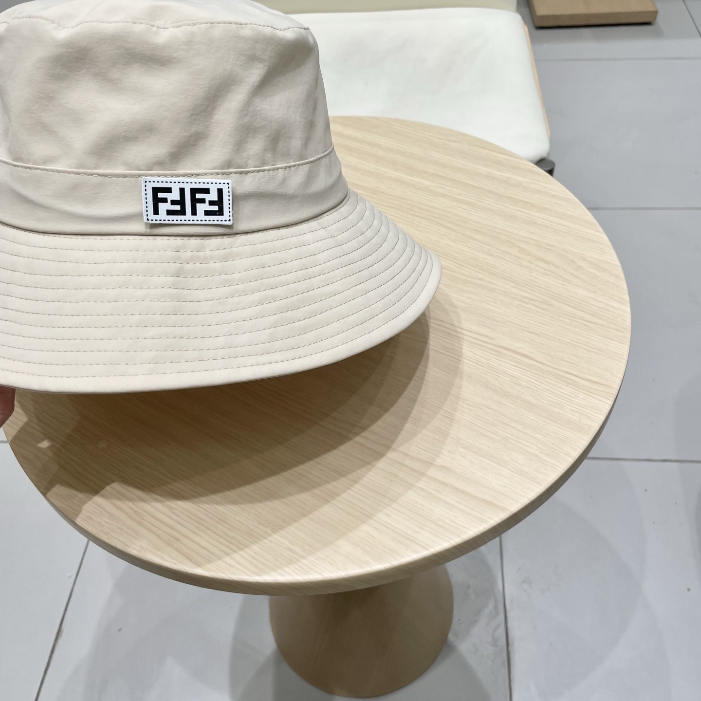  fendl芬迪新款户外旅行遮阳帽可收纳包渔夫帽防水速干登山帽户外防晒帽