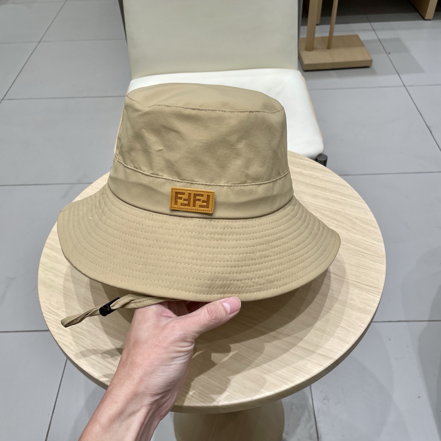  fendl芬迪新款户外旅行遮阳帽可收纳包渔夫帽防水速干登山帽户外防晒帽
