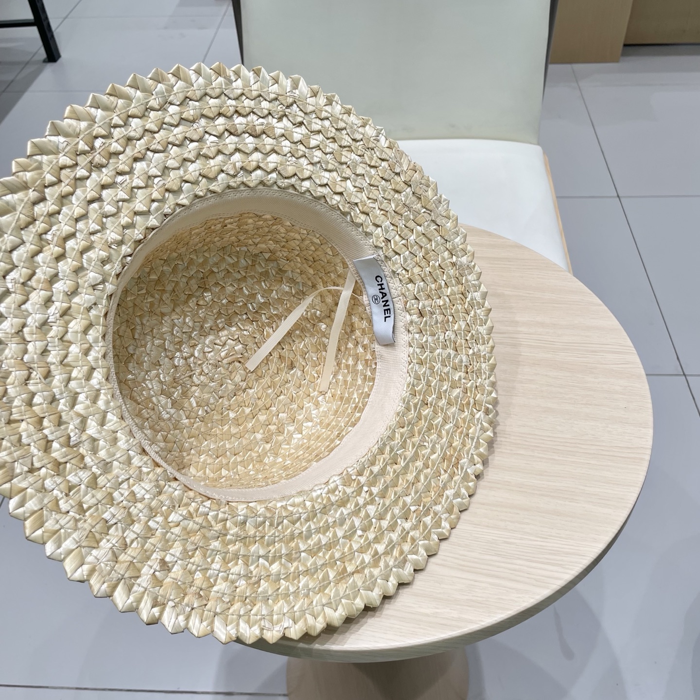  Chanel香奈儿跨境新款菠萝花麦秆草帽黑边草帽夏季凹造型防晒帽子女士平顶帽潮