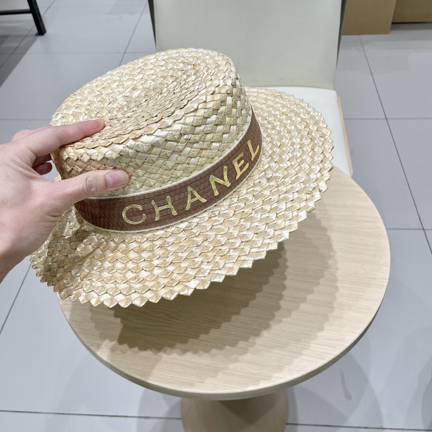  Chanel香奈儿跨境新款菠萝花麦秆草帽黑边草帽夏季凹造型防晒帽子女士平顶帽潮