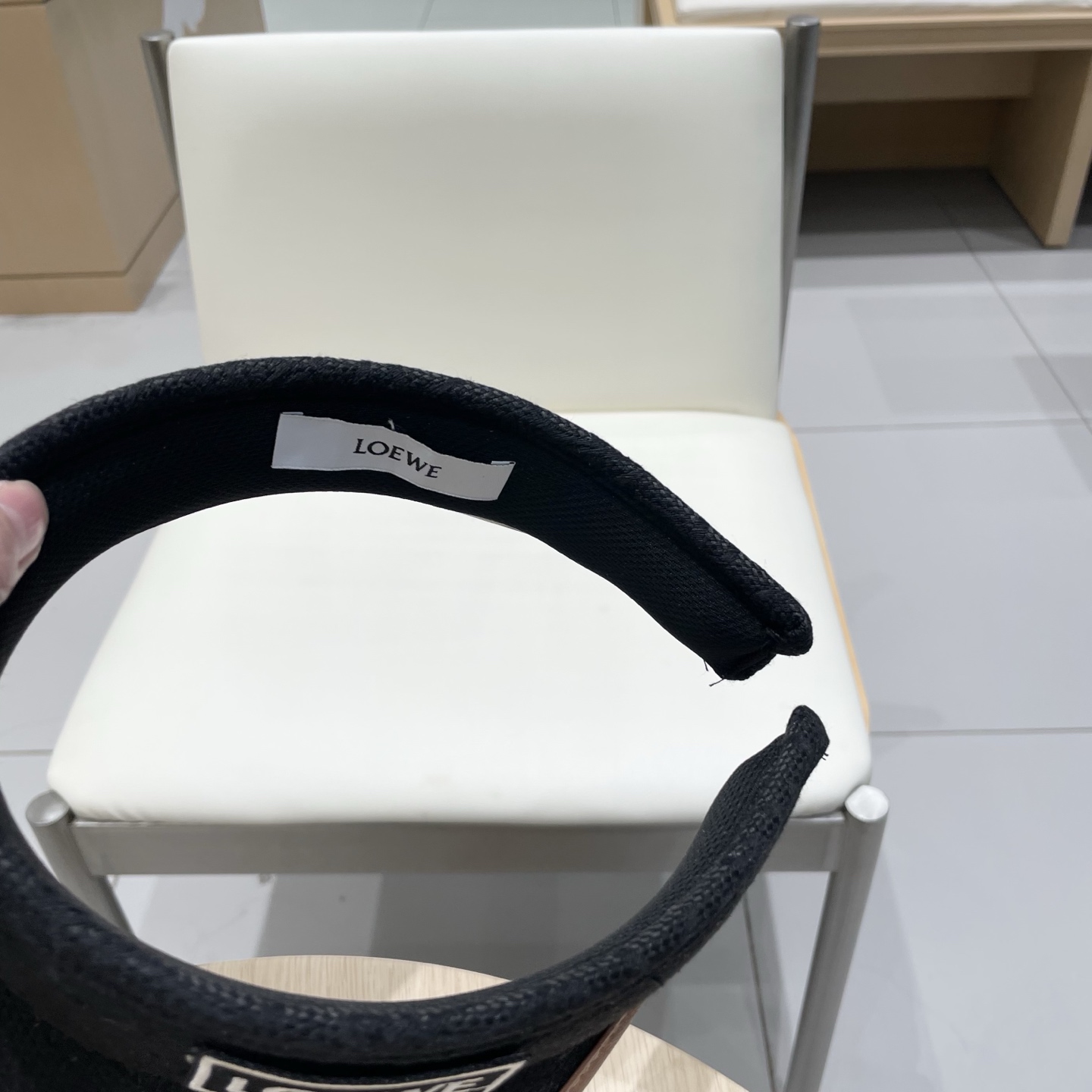  罗意威 loewe最新牛仔空顶帽，大牌出货，超方便 遮阳神器，可折叠
夏天戴也不会觉得热 凹造型必备呀