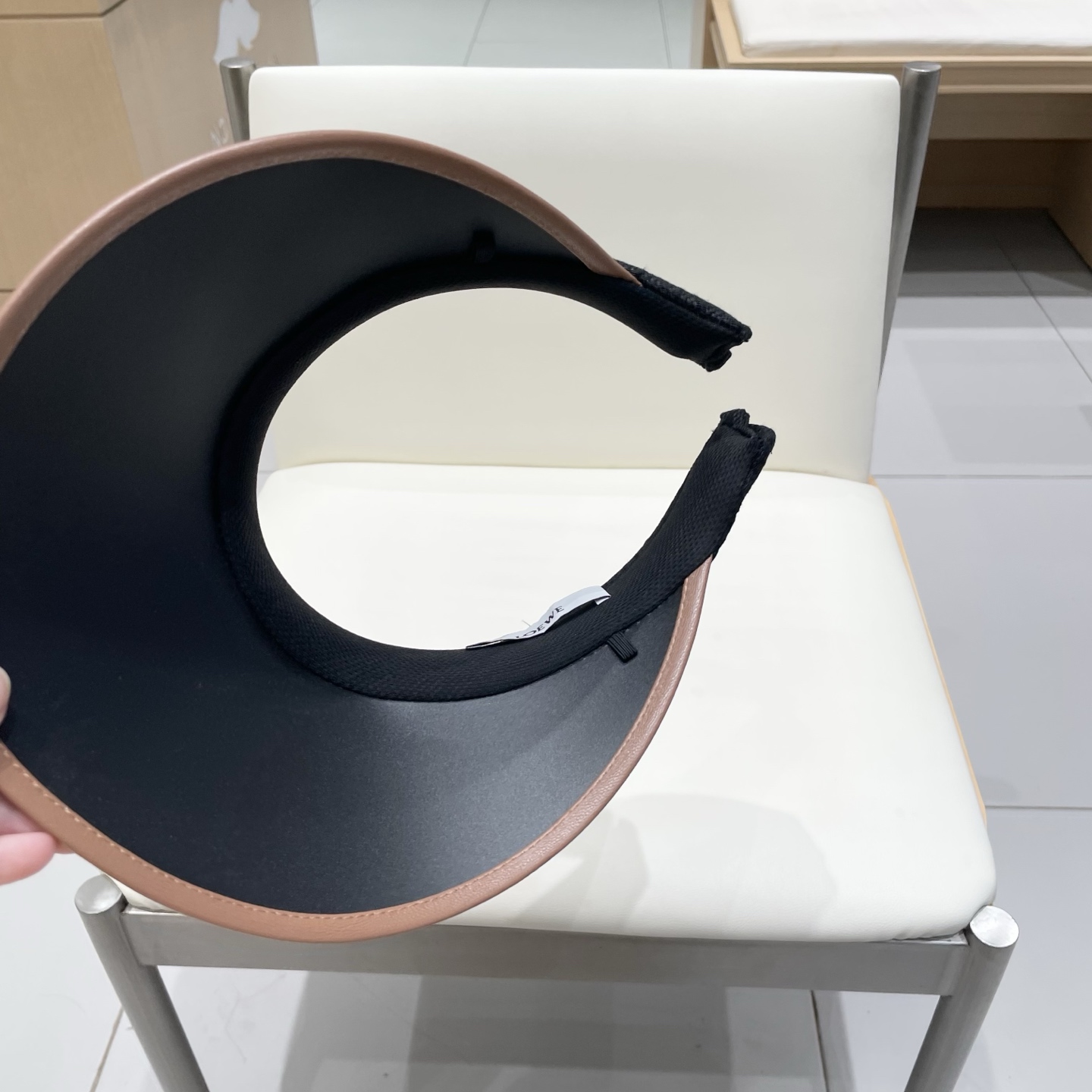  罗意威 loewe最新牛仔空顶帽，大牌出货，超方便 遮阳神器，可折叠
夏天戴也不会觉得热 凹造型必备呀