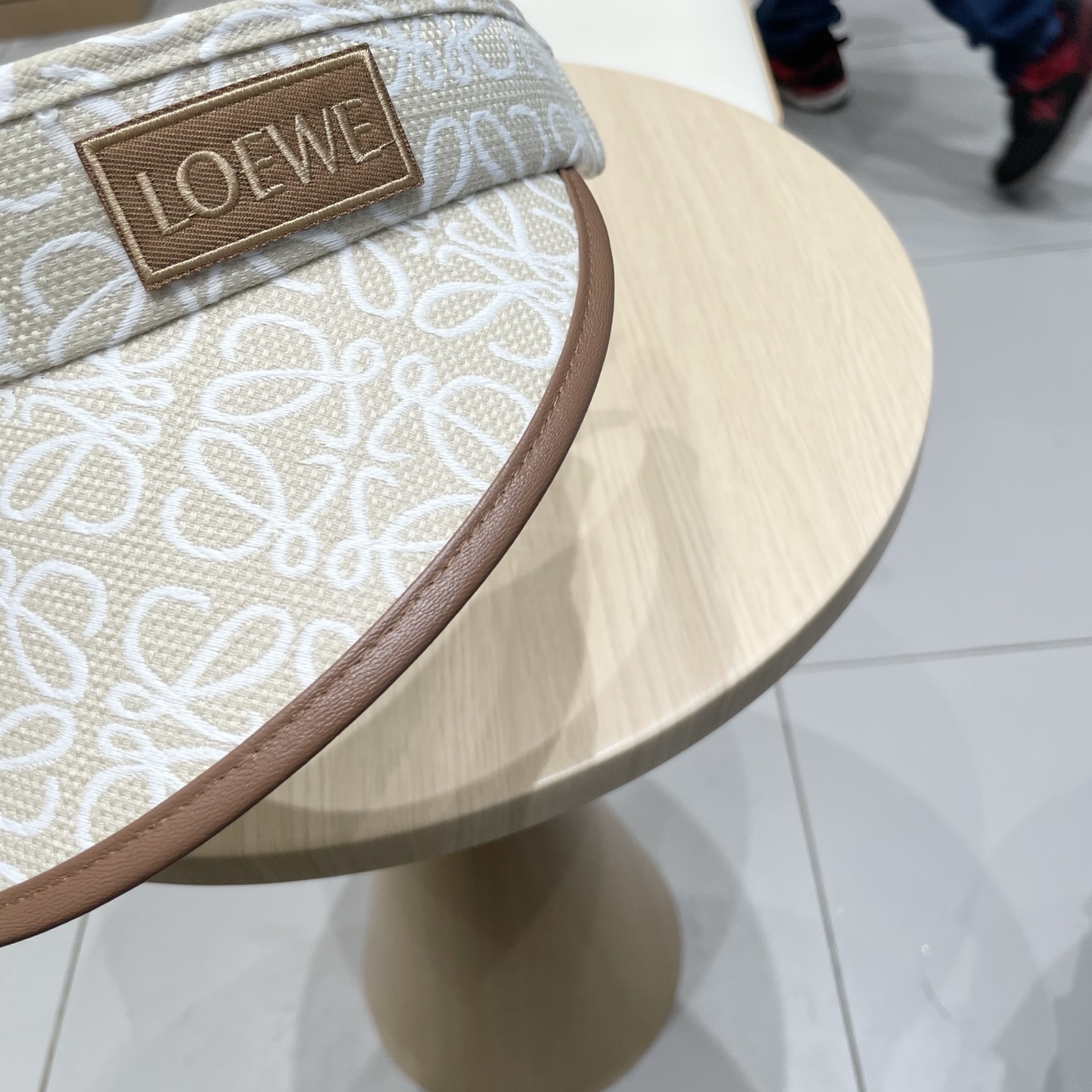  罗意威 loewe最新牛仔空顶帽，大牌出货，超方便 遮阳神器，可折叠
夏天戴也不会觉得热 凹造型必备呀