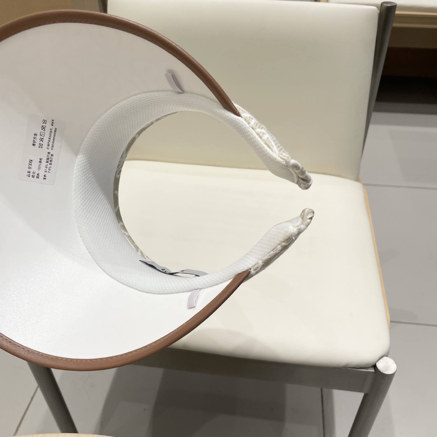  罗意威 loewe最新牛仔空顶帽，大牌出货，超方便 遮阳神器，可折叠
夏天戴也不会觉得热 凹造型必备呀