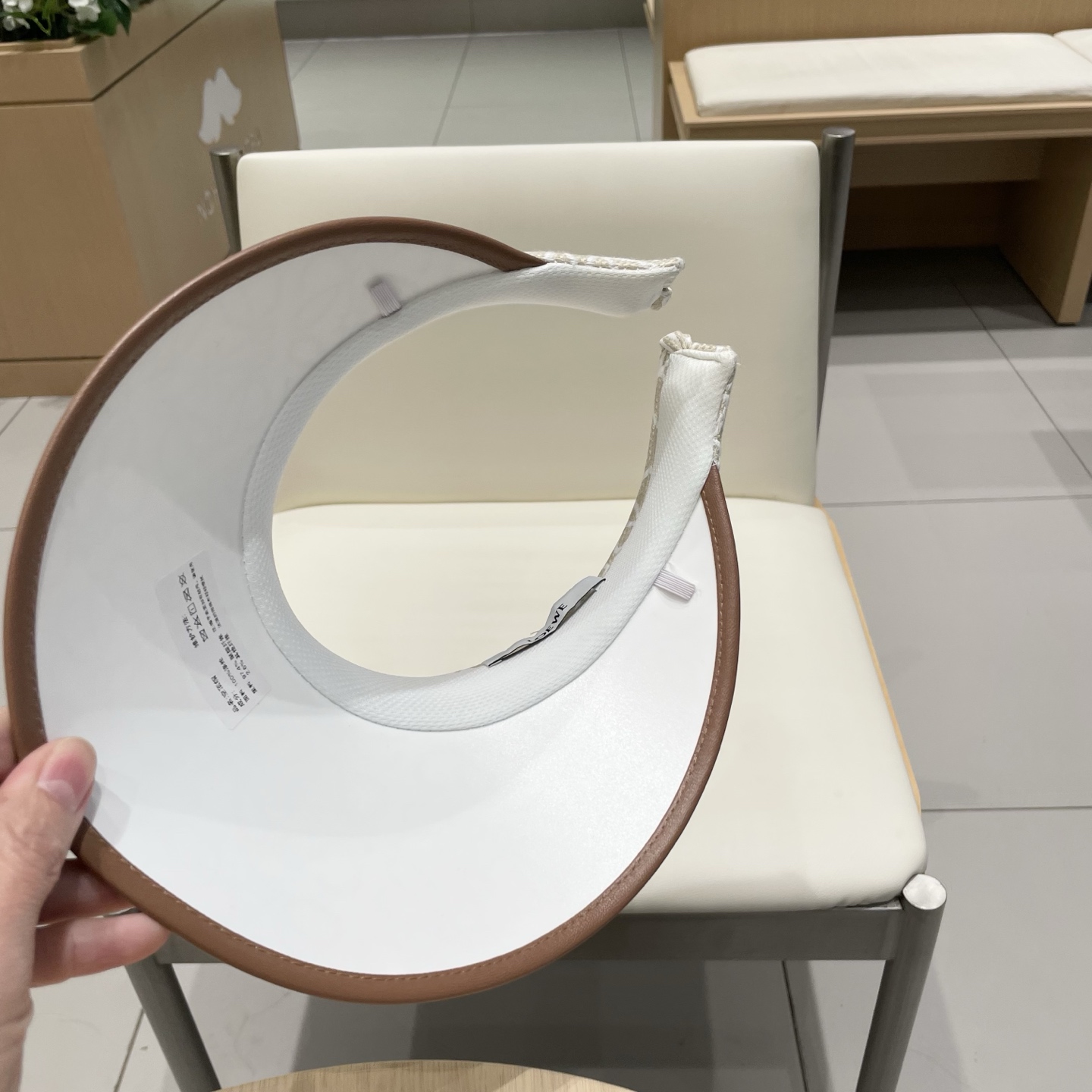  罗意威 loewe最新牛仔空顶帽，大牌出货，超方便 遮阳神器，可折叠
夏天戴也不会觉得热 凹造型必备呀