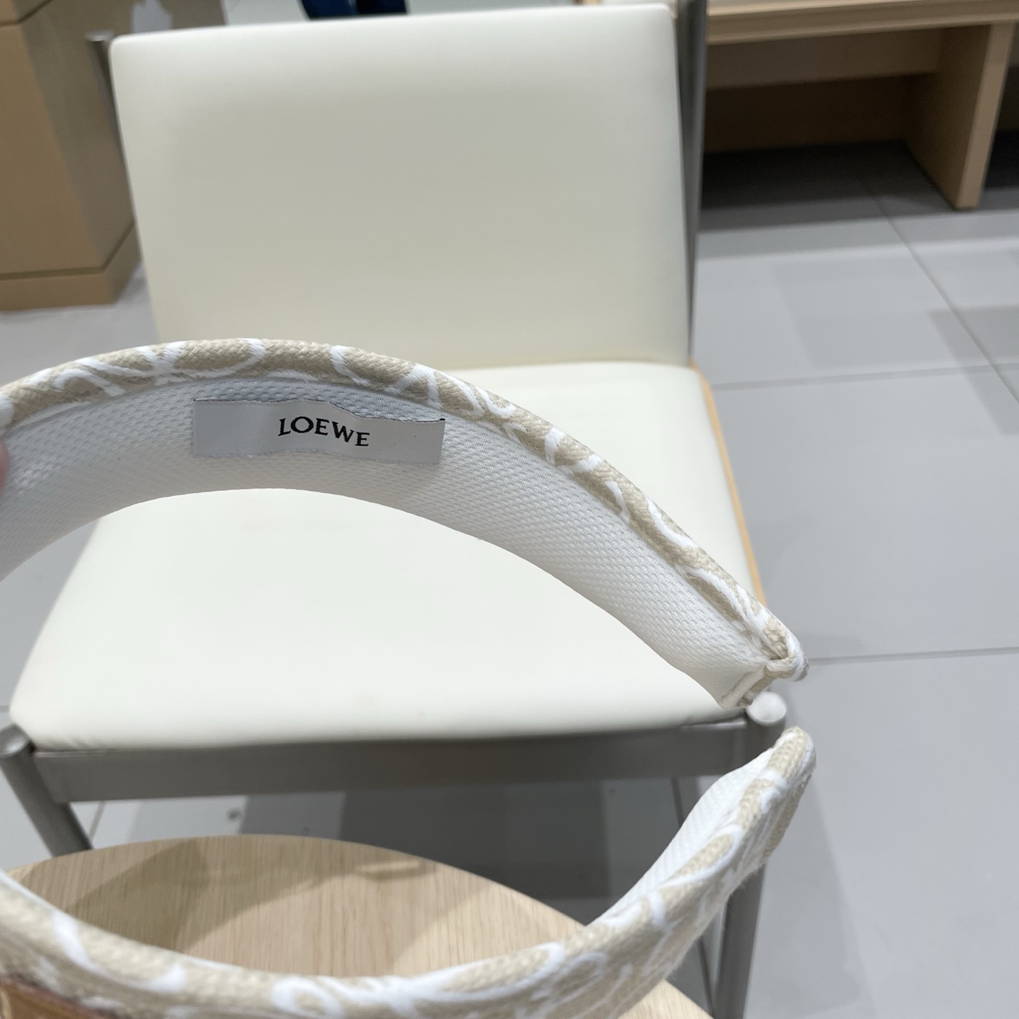  罗意威 loewe最新牛仔空顶帽，大牌出货，超方便 遮阳神器，可折叠
夏天戴也不会觉得热 凹造型必备呀