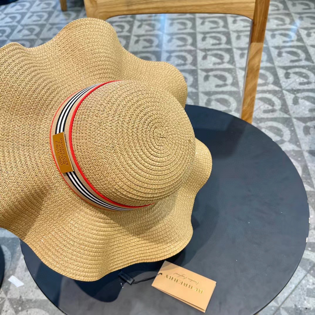   burberry巴宝莉】2024新款小香度假风大沿盆帽草帽，旅行必备，超好搭配，赶紧入手！
