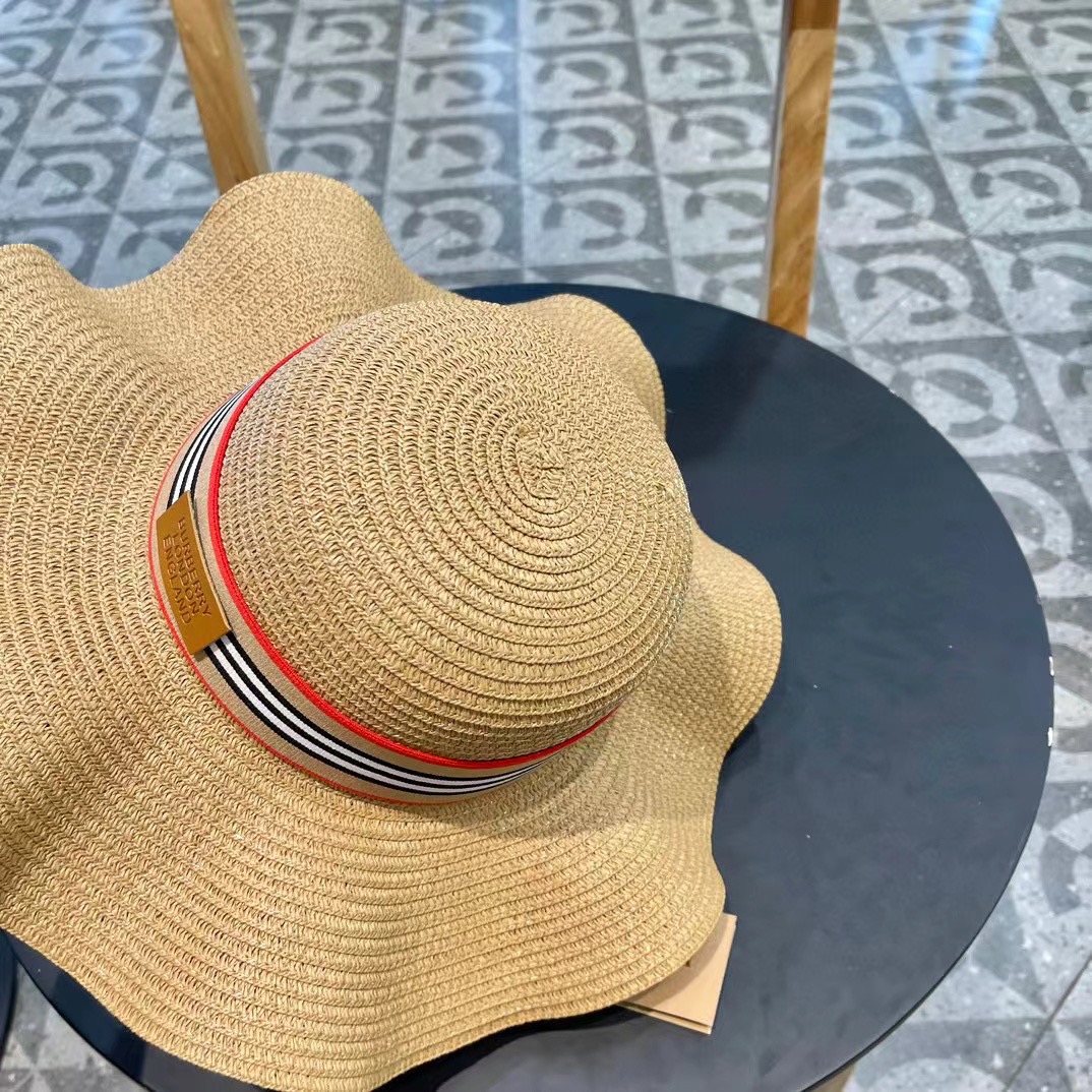   burberry巴宝莉】2024新款小香度假风大沿盆帽草帽，旅行必备，超好搭配，赶紧入手！