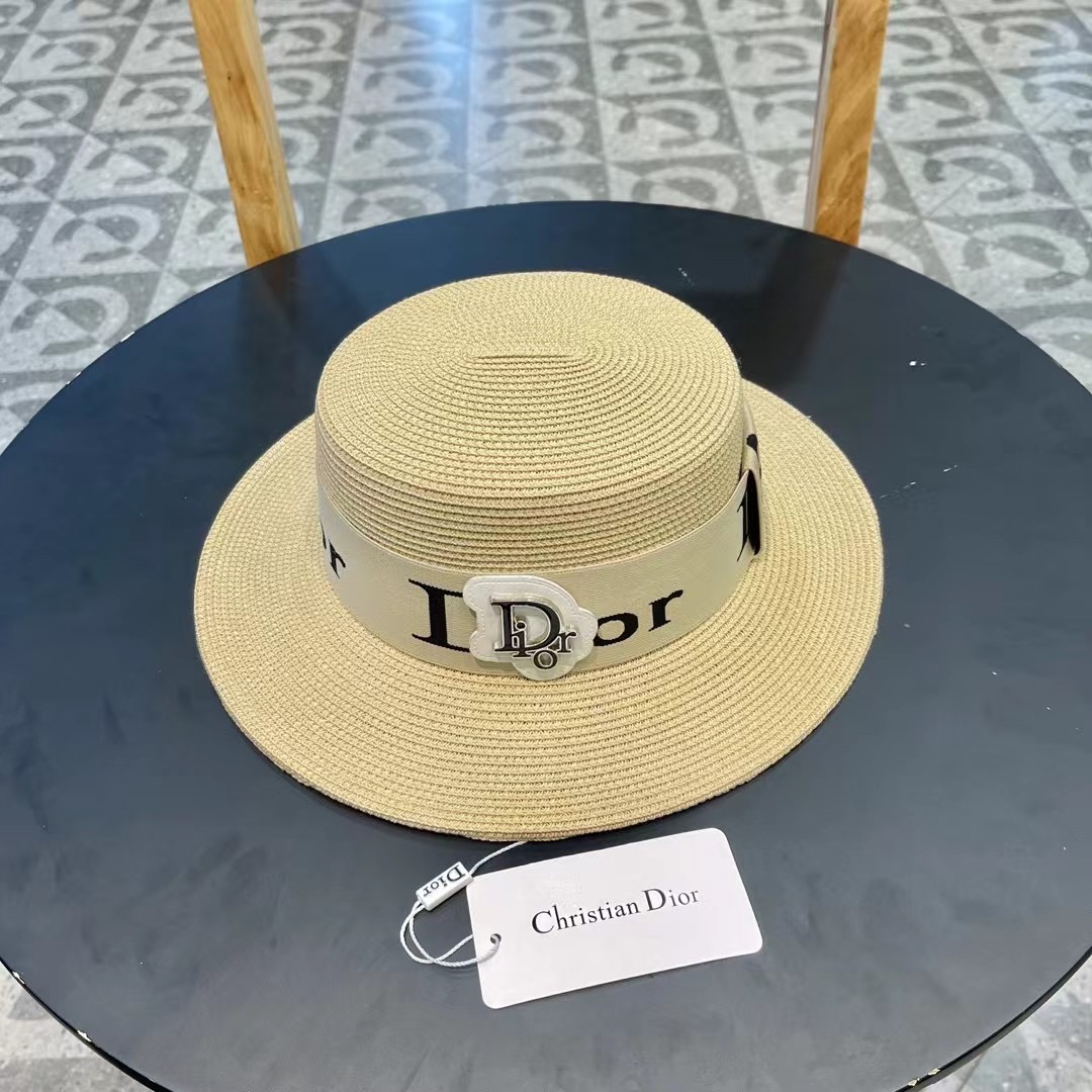  【DIOR迪奥】
新款大牌编织盆帽草帽  夏天海边首选～
新款材质编织而成～质感满分💯