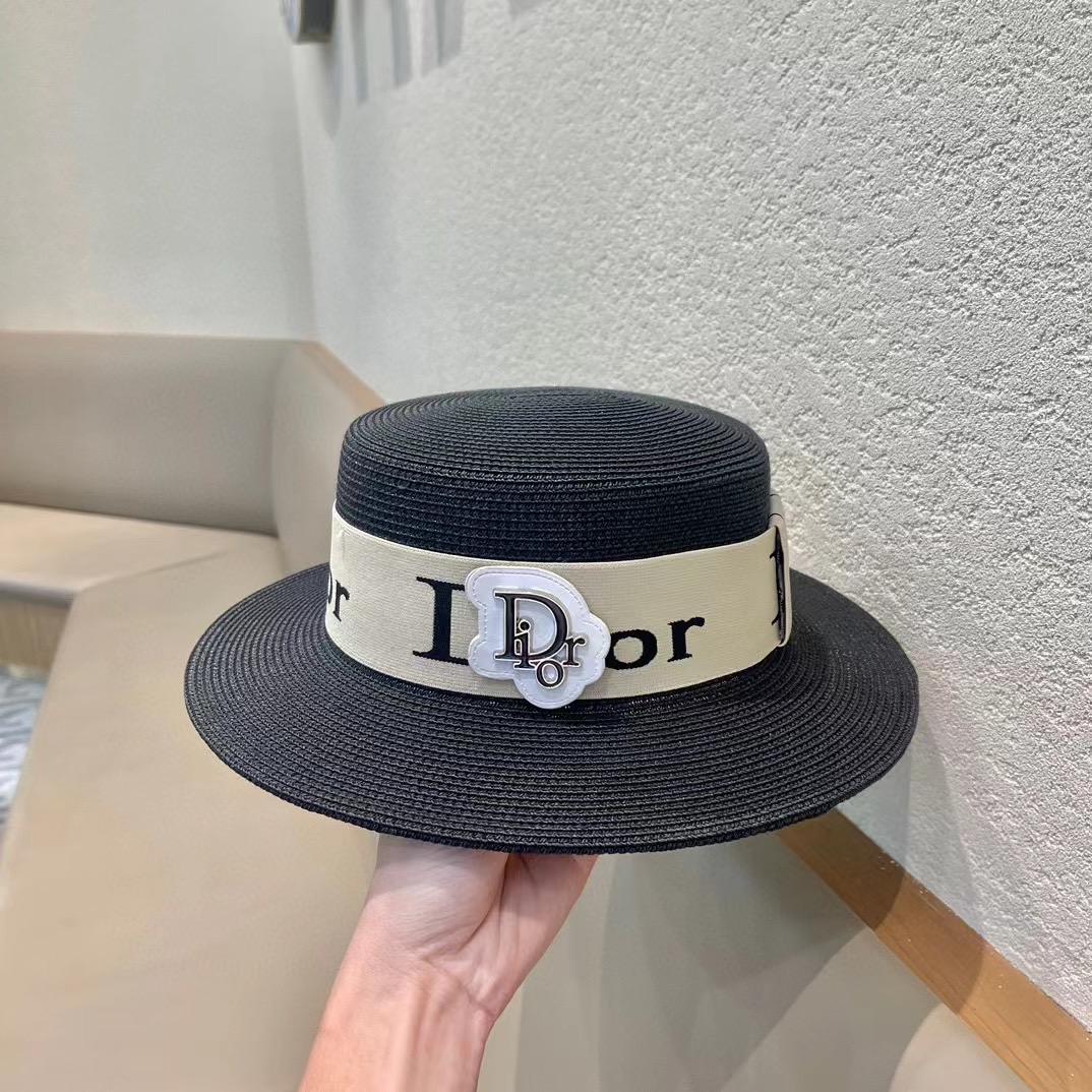  【DIOR迪奥】
新款大牌编织盆帽草帽  夏天海边首选～
新款材质编织而成～质感满分💯
