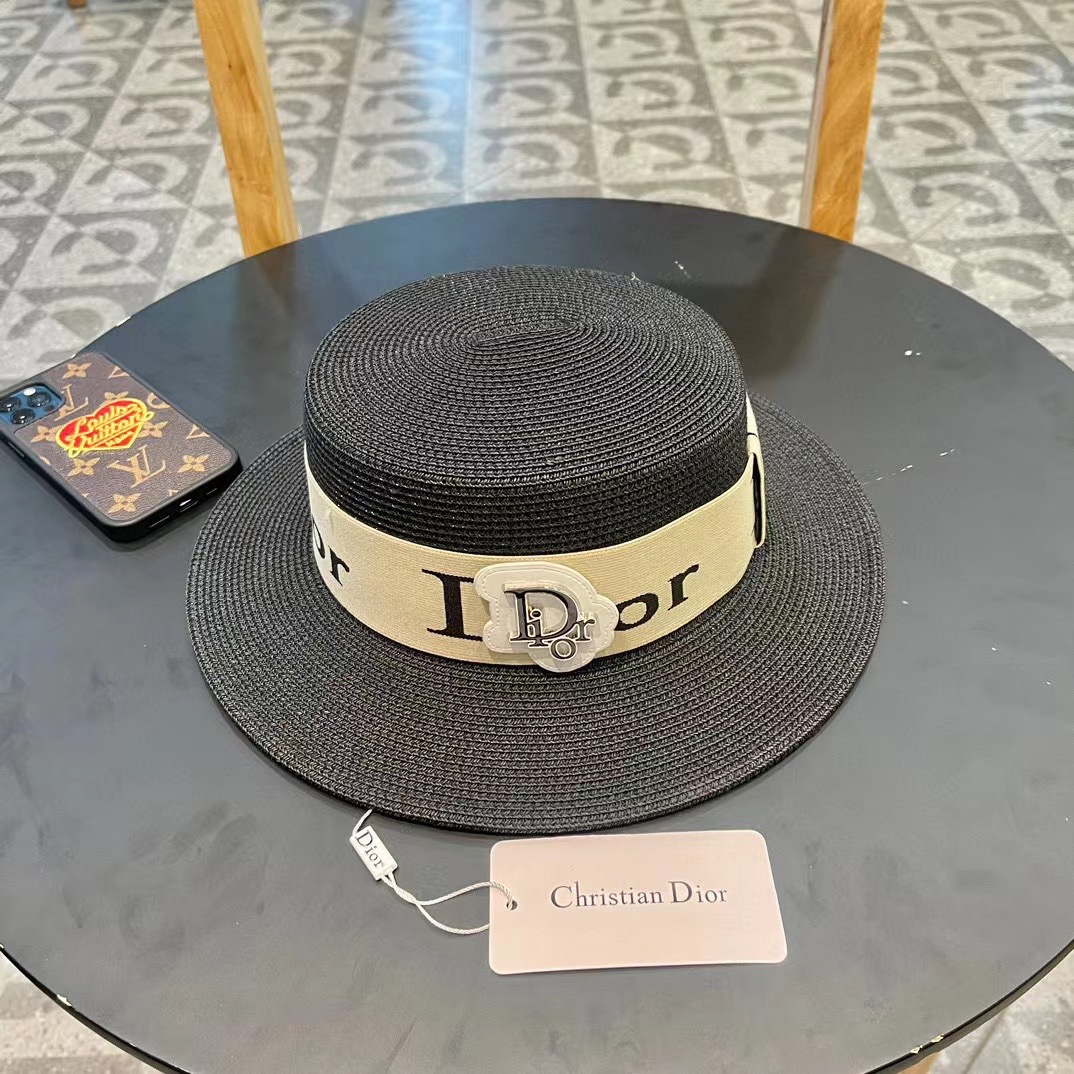  【DIOR迪奥】
新款大牌编织盆帽草帽  夏天海边首选～
新款材质编织而成～质感满分💯