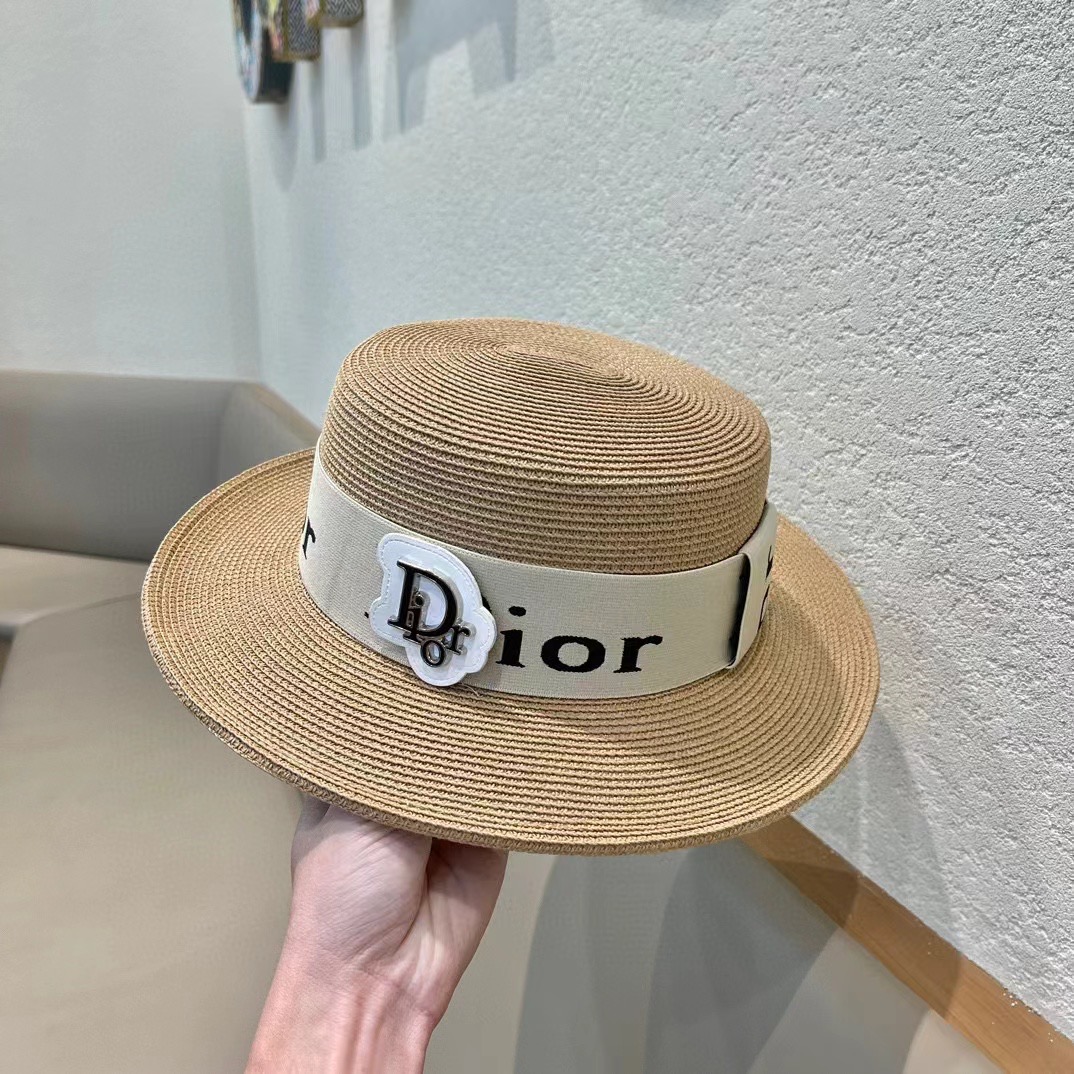  【DIOR迪奥】
新款大牌编织盆帽草帽  夏天海边首选～
新款材质编织而成～质感满分💯