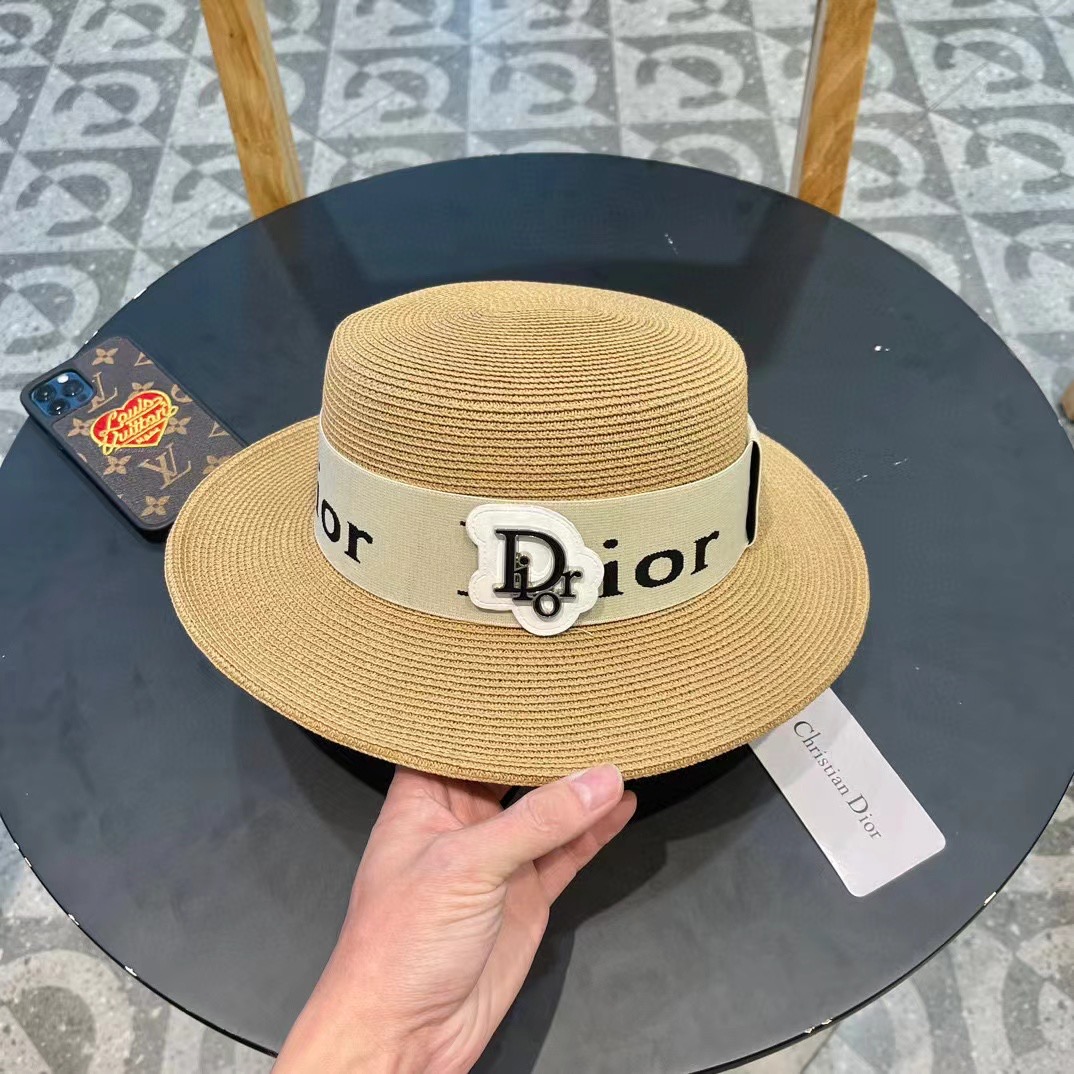  【DIOR迪奥】
2024新款大牌编织盆帽草帽  夏天海边首选～
新款材质编织而成～质感满分💯