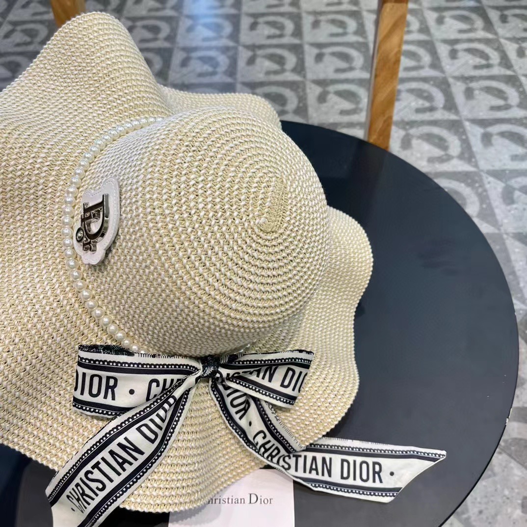  DIOR迪奥2024夏季新款太阳帽，遮阳大草帽，波浪边设计风格，轻盈可折叠，出游携带方便，头围57cm