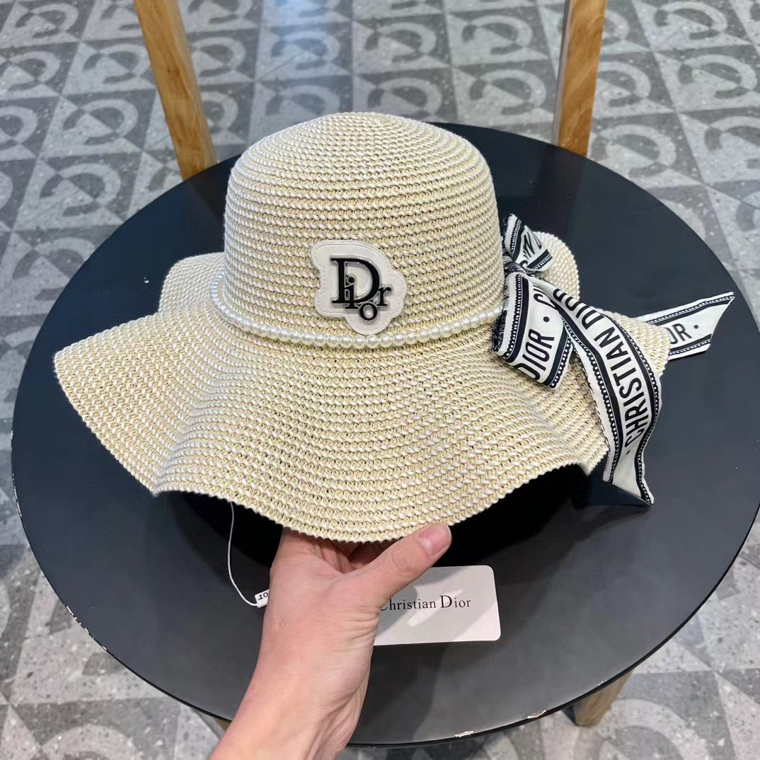  DIOR迪奥2024夏季新款太阳帽，遮阳大草帽，波浪边设计风格，轻盈可折叠，出游携带方便，头围57cm
