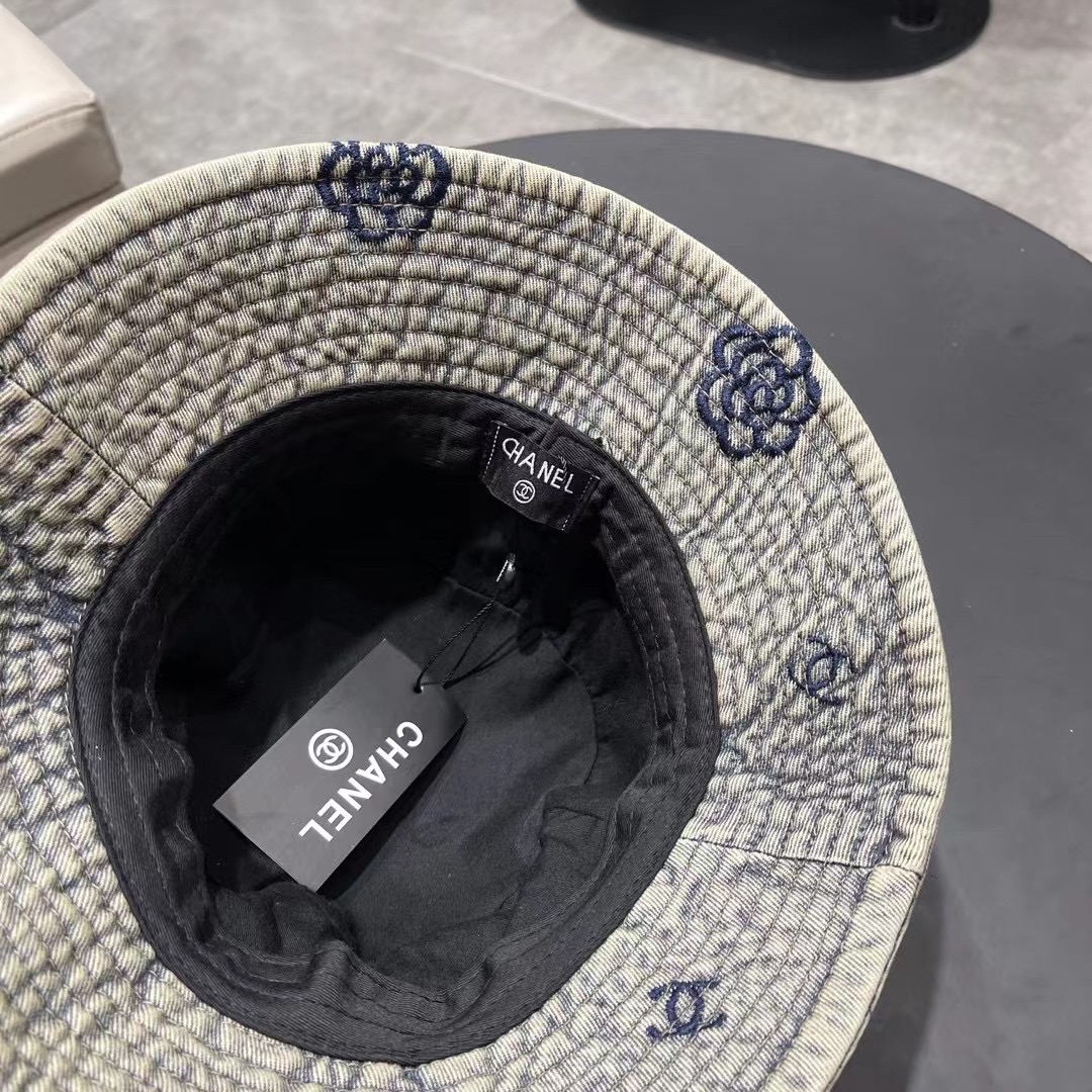 CHANEL香奈儿新款🆕牛仔蓝复古款渔夫帽🔸 节假日旅游带它出去美美哒❕ 中古款哟.这种帽子不容易撞款 