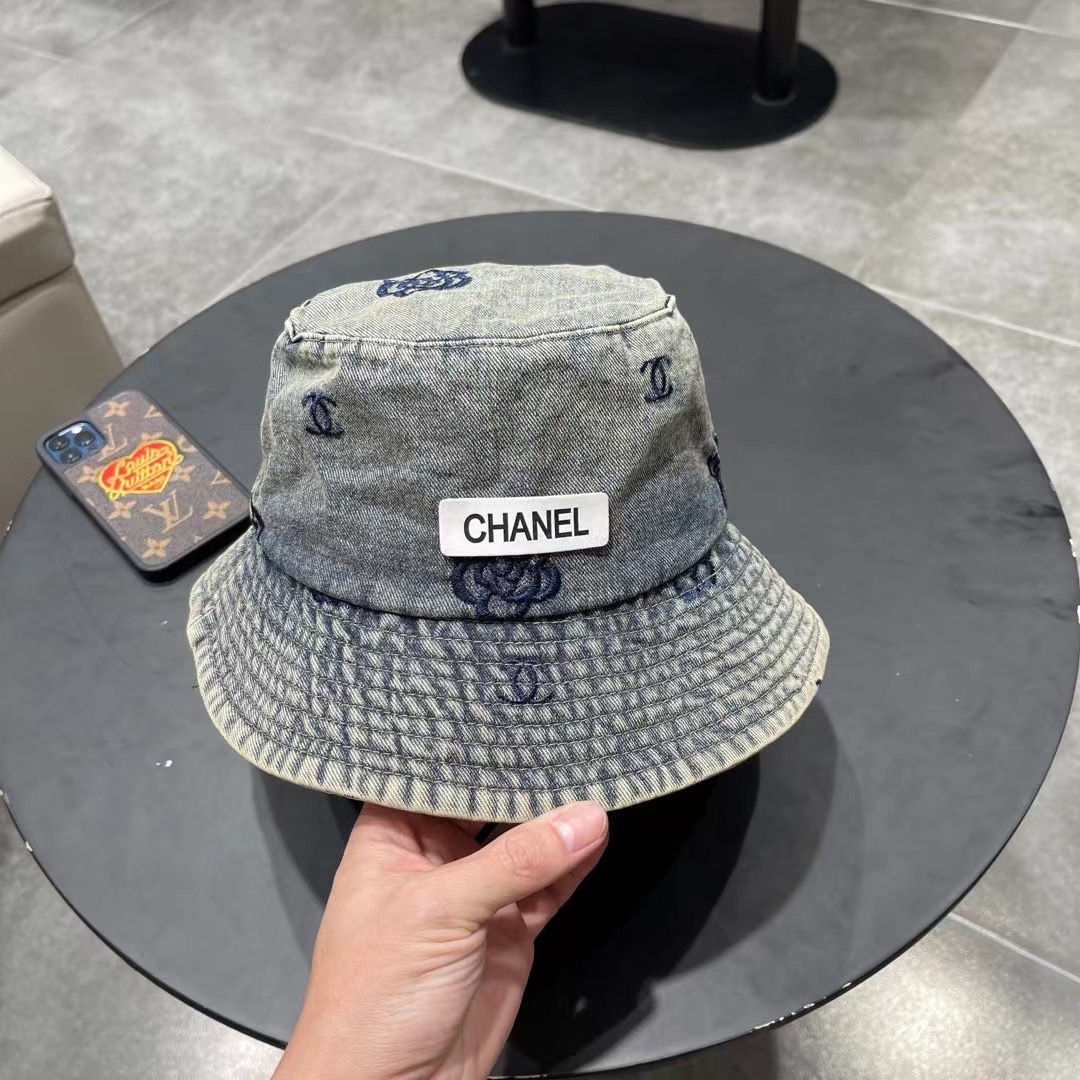 CHANEL香奈儿新款🆕牛仔蓝复古款渔夫帽🔸 节假日旅游带它出去美美哒❕ 中古款哟.这种帽子不容易撞款 