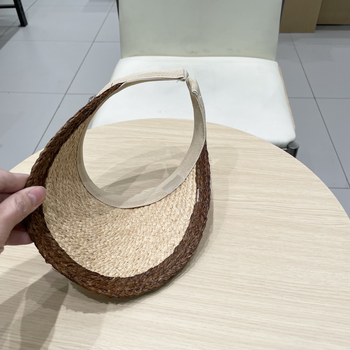    缪缪miumiu欧洲站夏季新款小众设计重工水钻镶嵌大檐草帽度假防晒空顶帽
