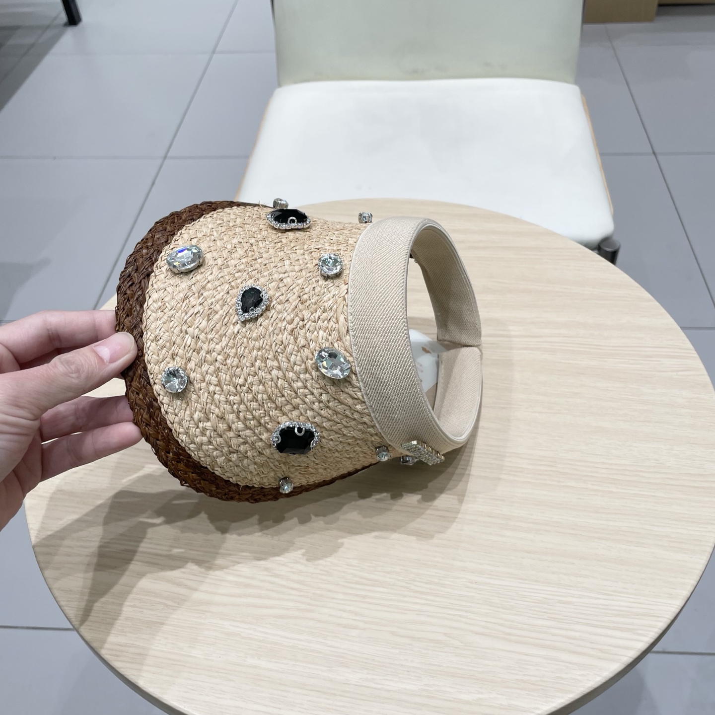    缪缪miumiu欧洲站夏季新款小众设计重工水钻镶嵌大檐草帽度假防晒空顶帽