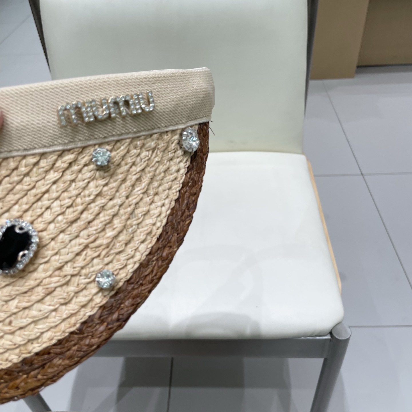    缪缪miumiu欧洲站夏季新款小众设计重工水钻镶嵌大檐草帽度假防晒空顶帽