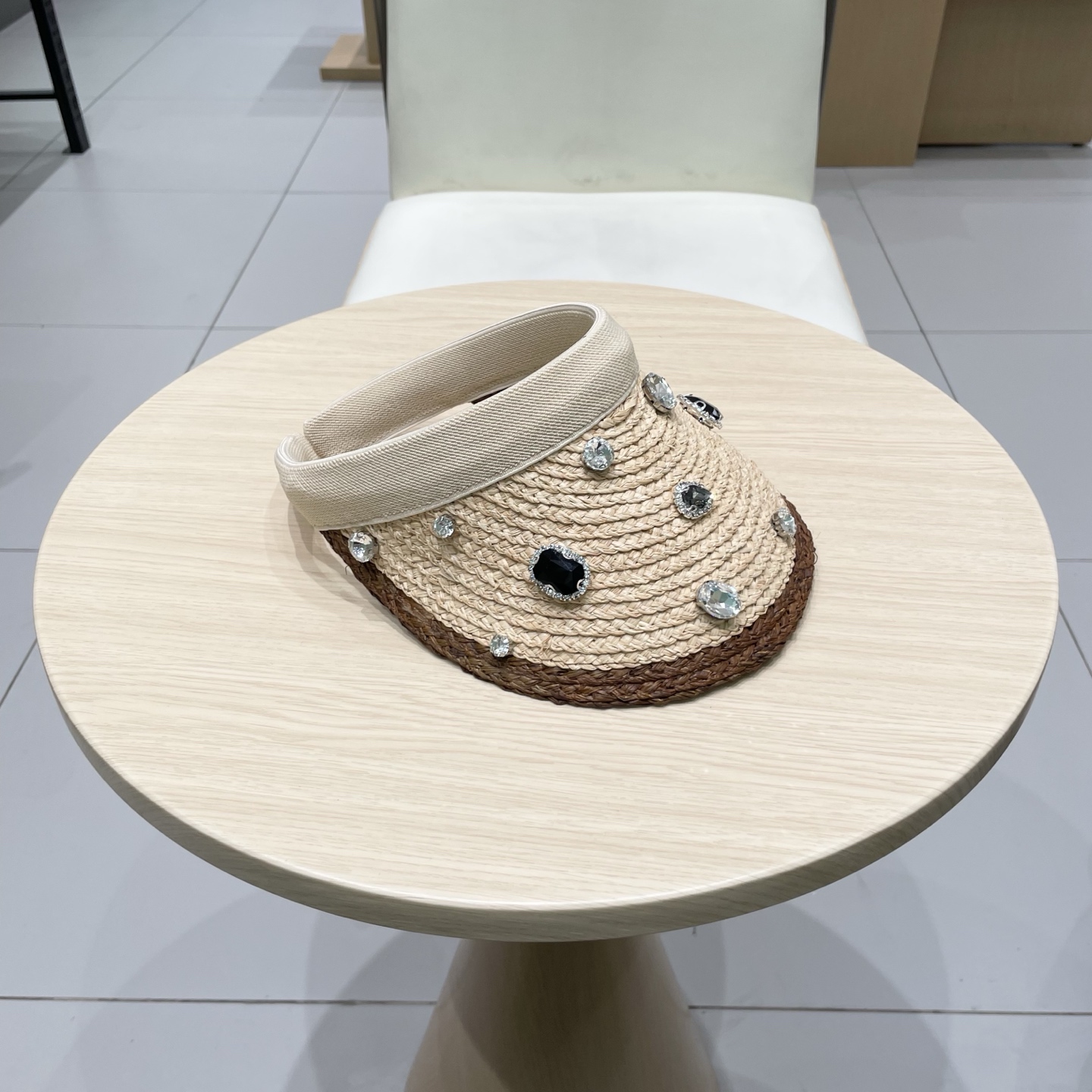    缪缪miumiu欧洲站夏季新款小众设计重工水钻镶嵌大檐草帽度假防晒空顶帽