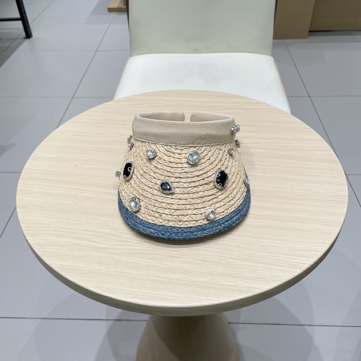    缪缪miumiu欧洲站夏季新款小众设计重工水钻镶嵌大檐草帽度假防晒空顶帽