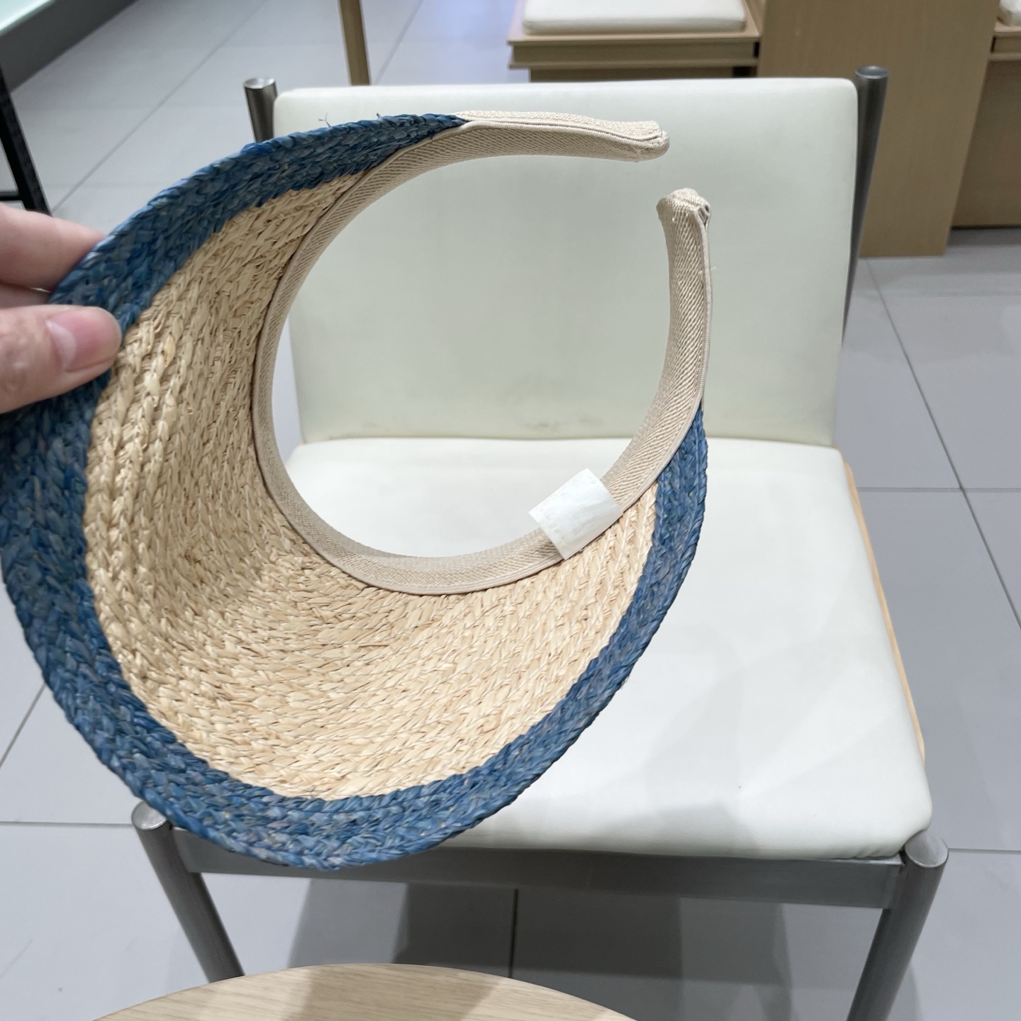    缪缪miumiu欧洲站夏季新款小众设计重工水钻镶嵌大檐草帽度假防晒空顶帽