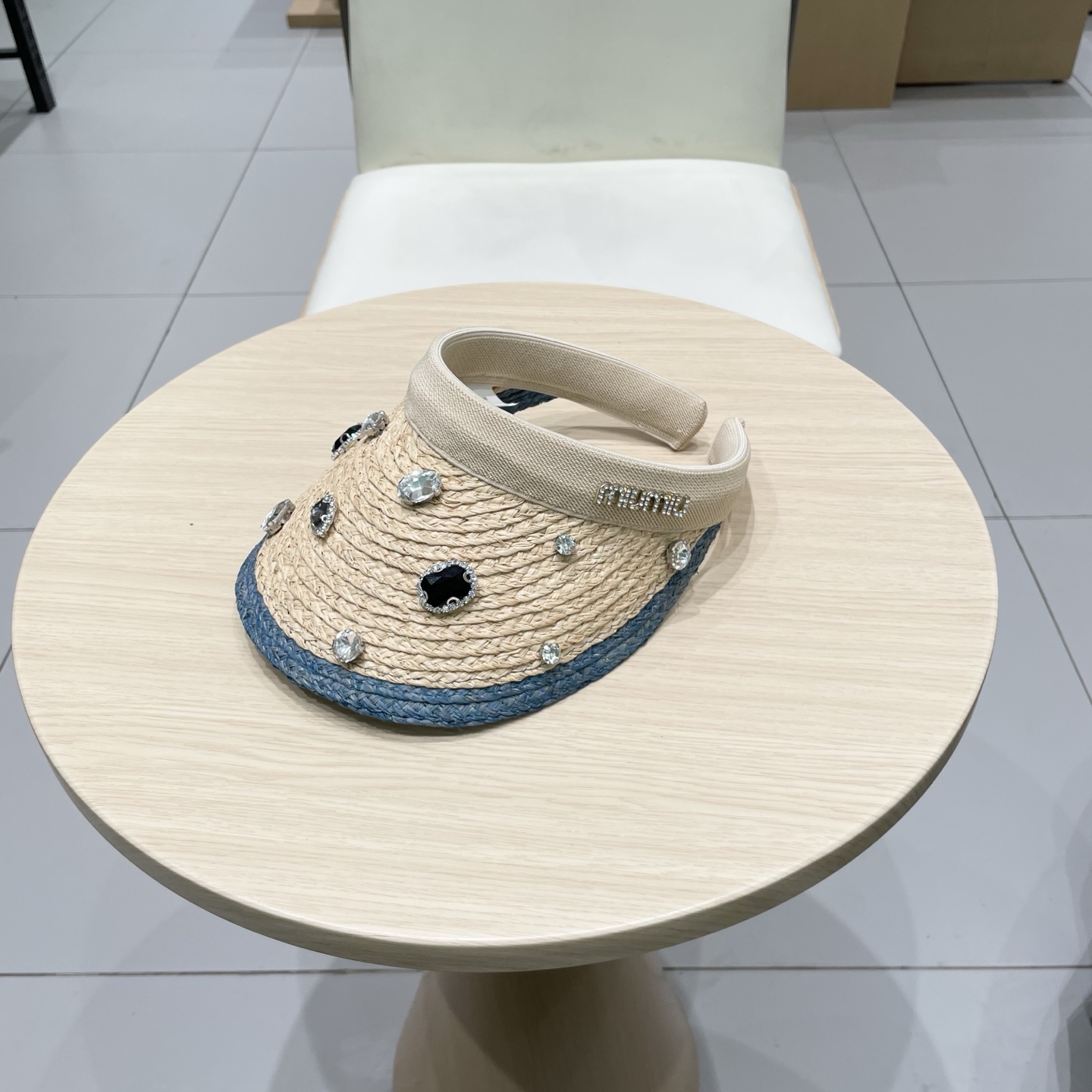    缪缪miumiu欧洲站夏季新款小众设计重工水钻镶嵌大檐草帽度假防晒空顶帽