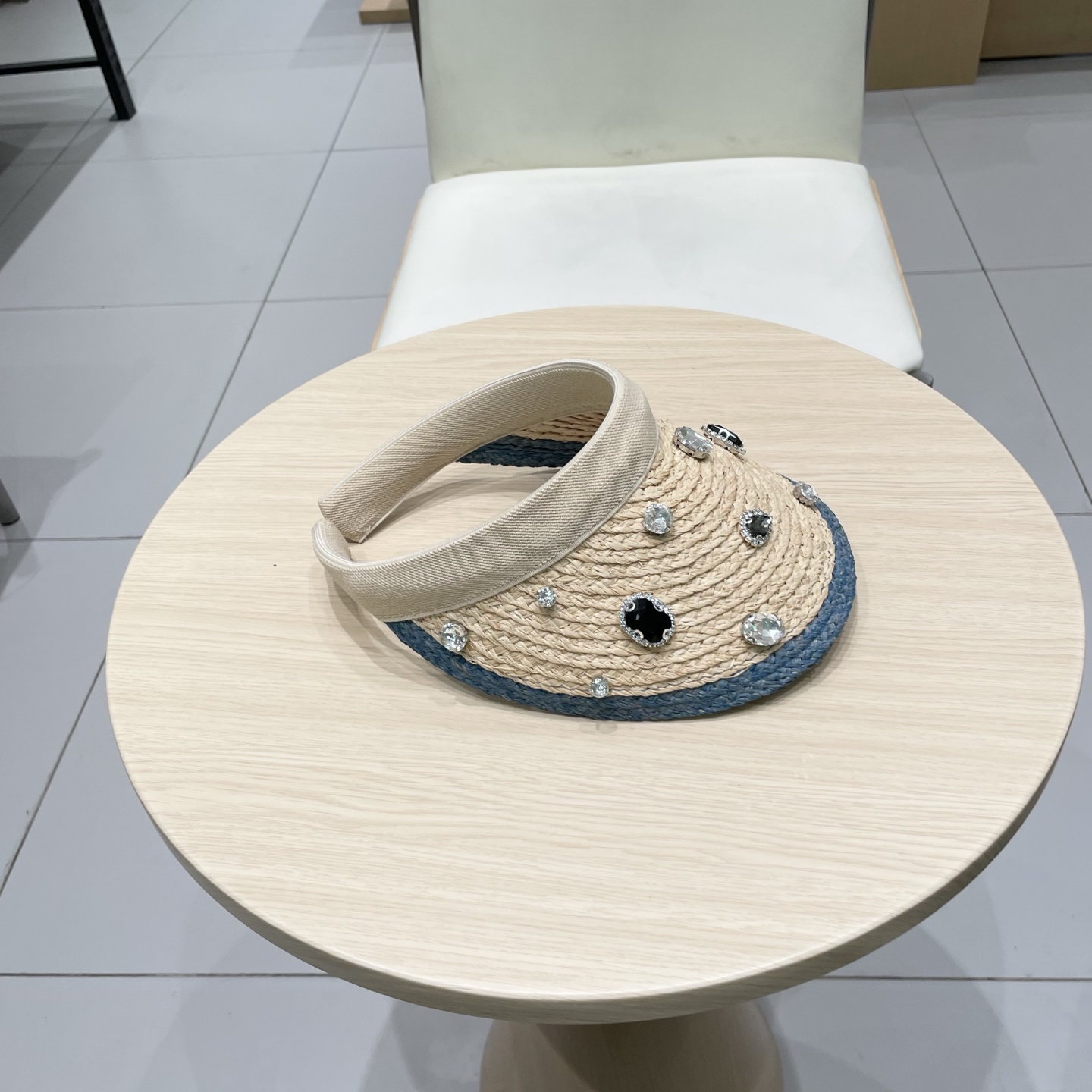    缪缪miumiu欧洲站夏季新款小众设计重工水钻镶嵌大檐草帽度假防晒空顶帽