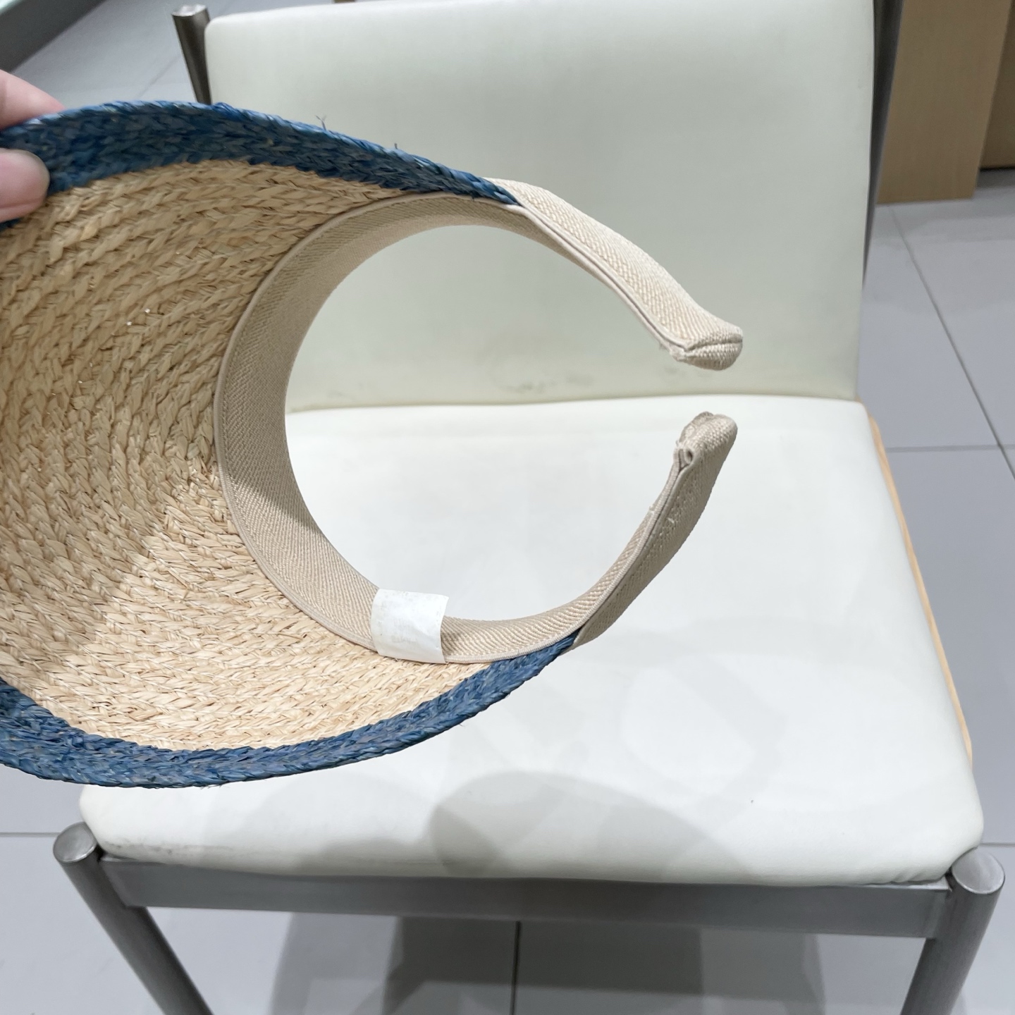    缪缪miumiu欧洲站夏季新款小众设计重工水钻镶嵌大檐草帽度假防晒空顶帽