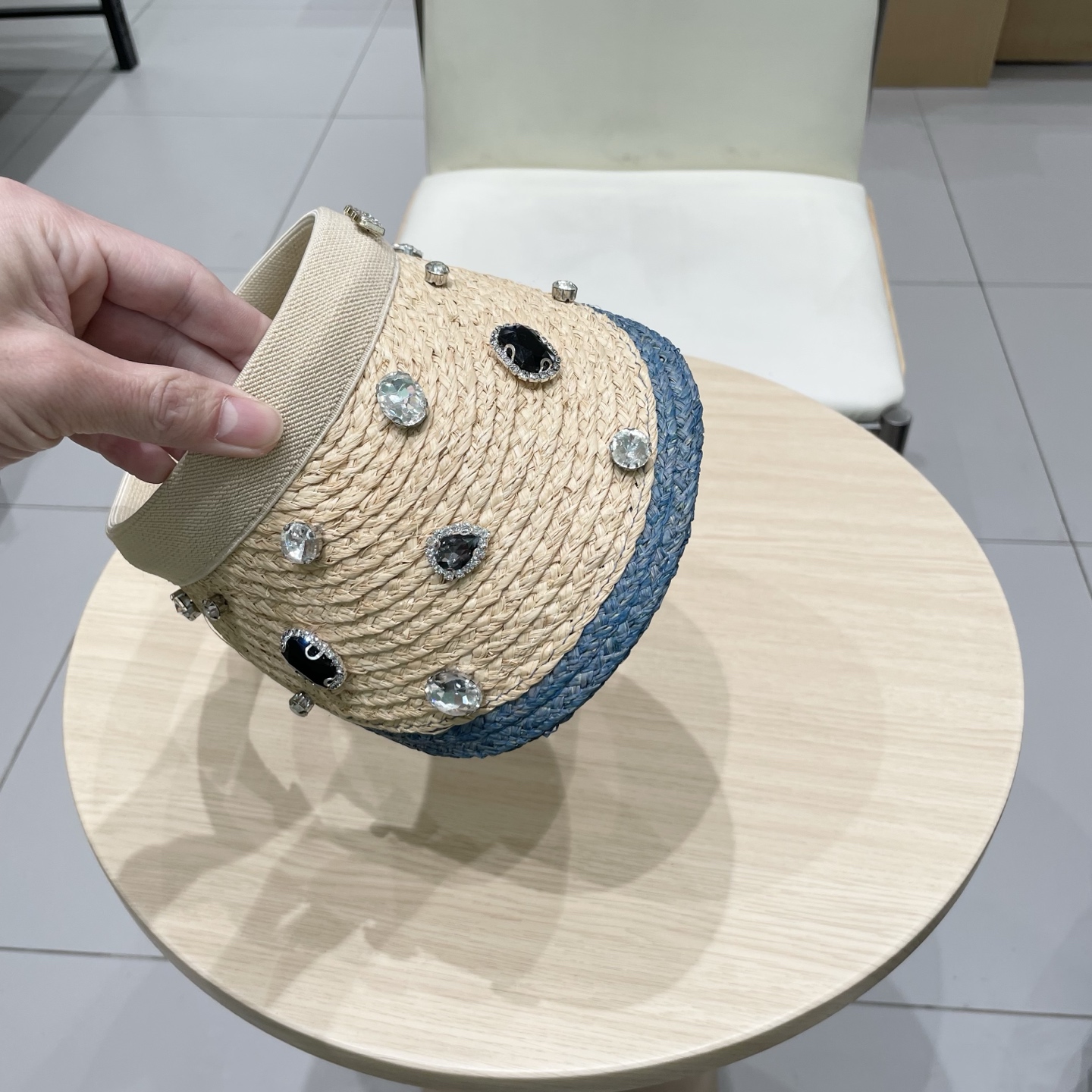   缪缪miumiu欧洲站夏季新款小众设计重工水钻镶嵌大檐草帽度假防晒空顶帽