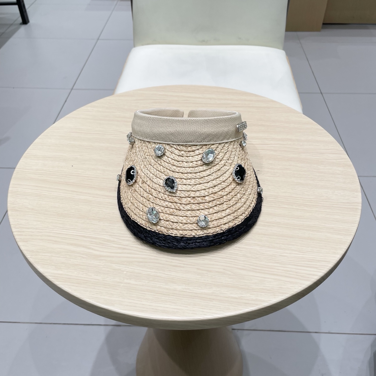    缪缪miumiu欧洲站夏季新款小众设计重工水钻镶嵌大檐草帽度假防晒空顶帽