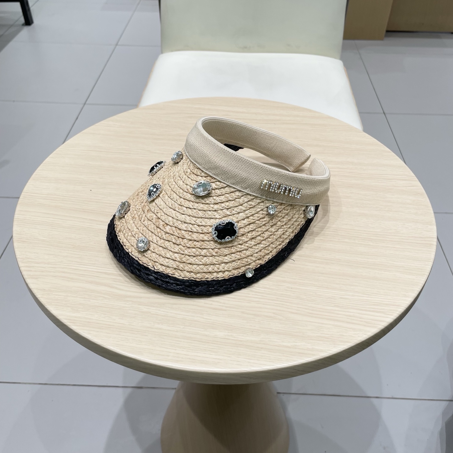    缪缪miumiu欧洲站夏季新款小众设计重工水钻镶嵌大檐草帽度假防晒空顶帽