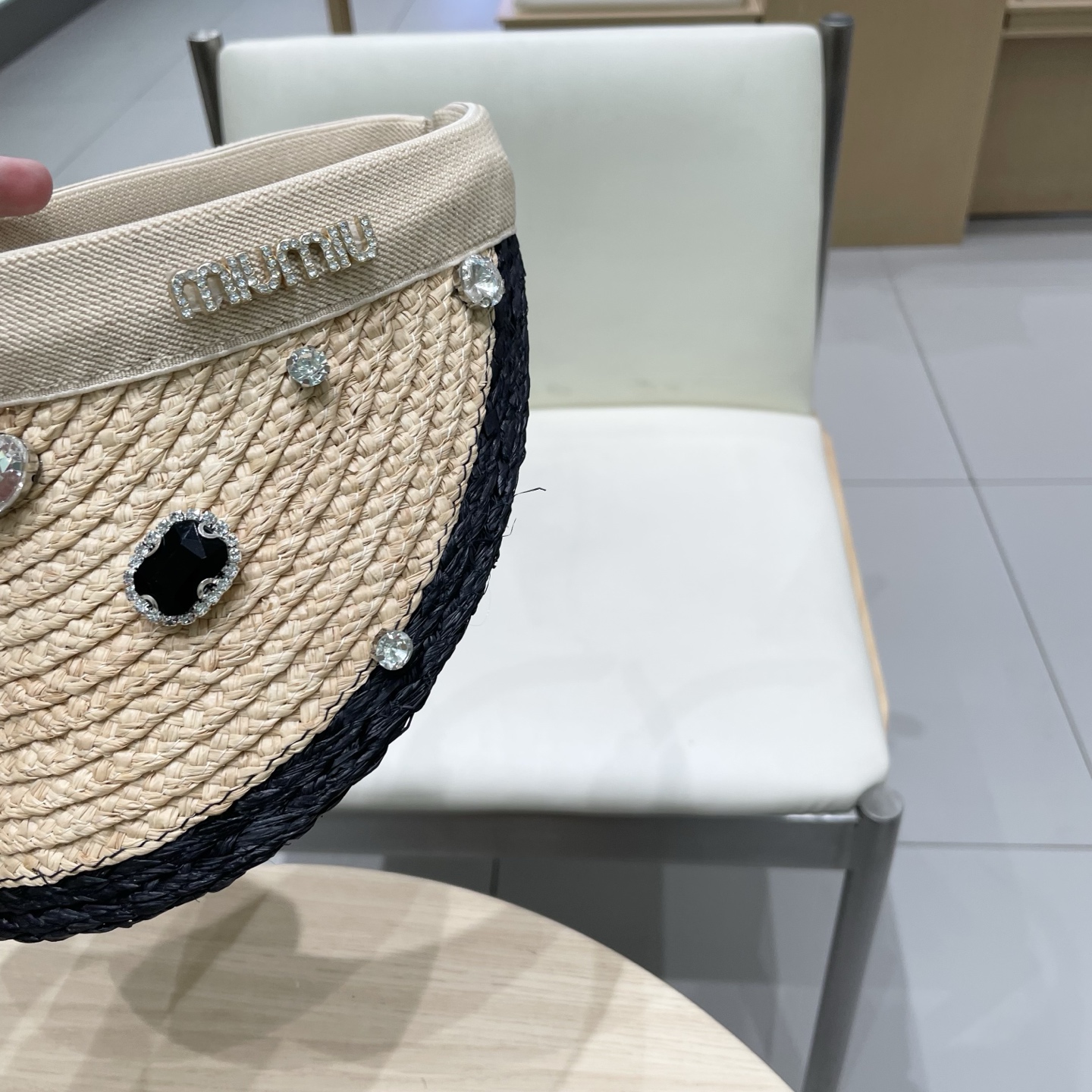    缪缪miumiu欧洲站夏季新款小众设计重工水钻镶嵌大檐草帽度假防晒空顶帽