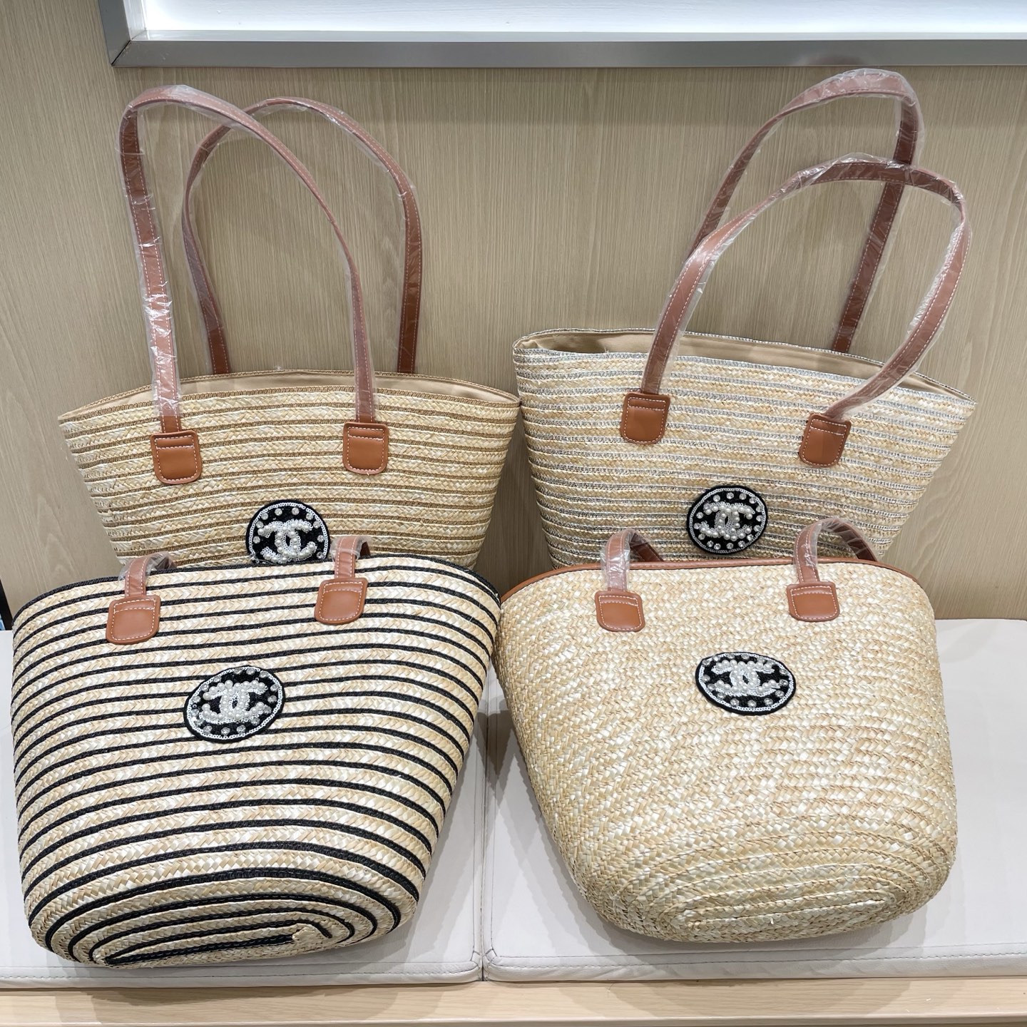 NO:223938,Chanel wheat pole large capacity hand-knitted bag women simple striped tote shoulder bag beach beach vacation straw woven hat straw hat fisherman hat baseball hat knit hat, hat, chanel, espadrilles, espadrilles, shoulder bags, hats19860909Chanel麦杆大容量手工编织包包女简约条纹托特单肩包海边沙滩度假草编包帽子草帽渔夫帽棒球帽针织帽,帽子,chanel,espadrilles,espadrilles,shoulder bags,hats,hat