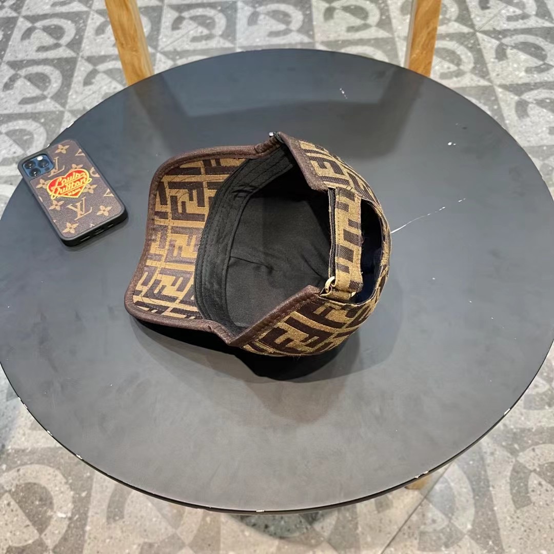  FENDI芬迪 老花系列棒球帽🧢 经典FF中古单品，气质穿搭单品，质量杠杠强