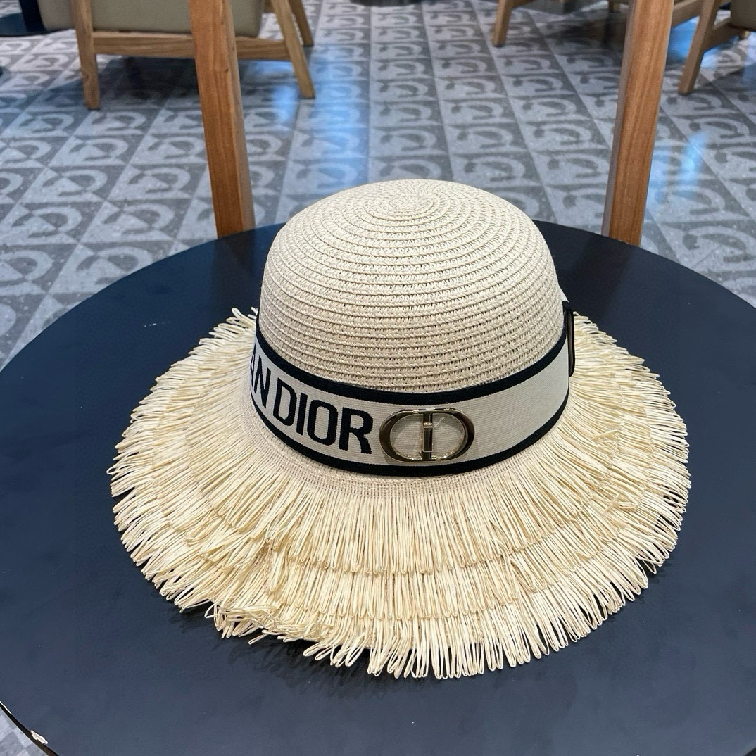   DIOR迪奥草帽❤️2025新款款圆顶细草礼帽草帽爱心爱心做工细节精细，简约大方，百搭单品～出街首选