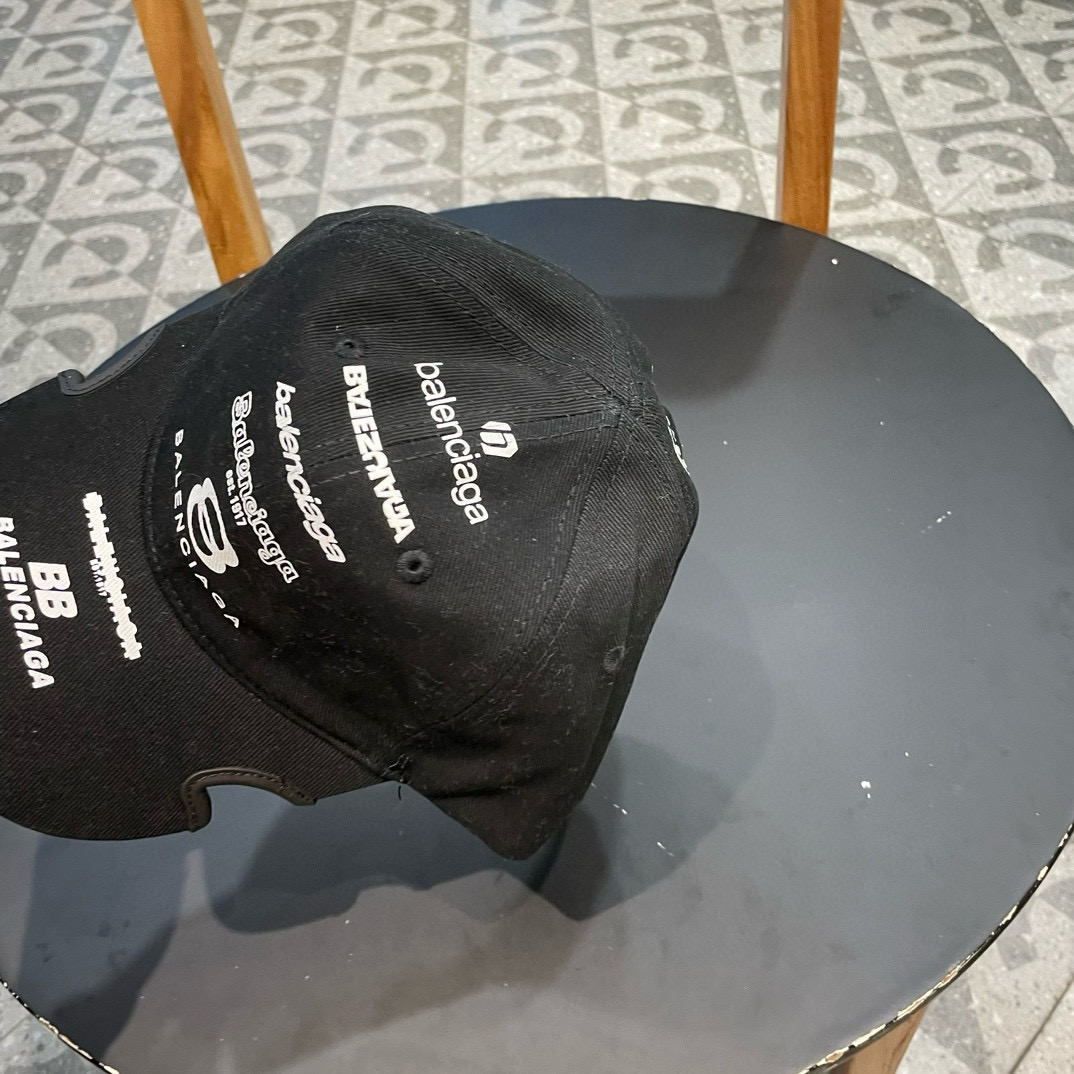 🧢巴黎世家Balenciaga🧢刺绣原单棒球帽♥️质量非常棒👍休闲时尚🌼百搭款♥️男女同款！