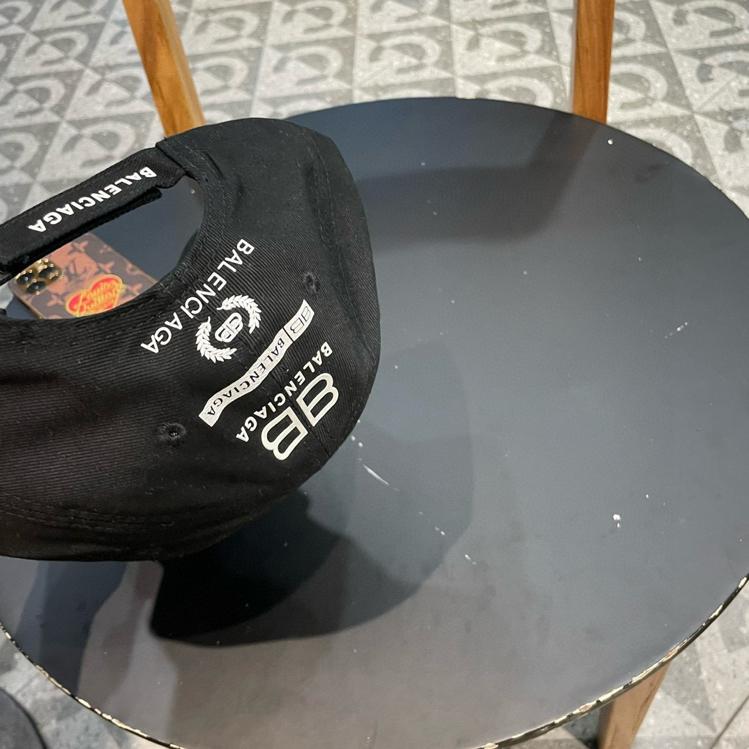 🧢巴黎世家Balenciaga🧢刺绣原单棒球帽♥️质量非常棒👍休闲时尚🌼百搭款♥️男女同款！