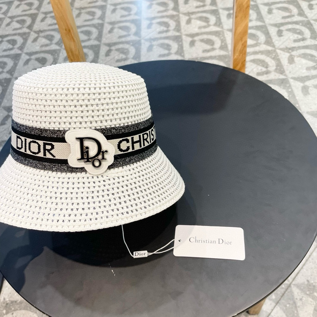  DIOR迪奥草帽❤️2024新款款平顶细草礼帽草帽爱心爱心做工细节精细，简约大方，百搭单品～出街首选，