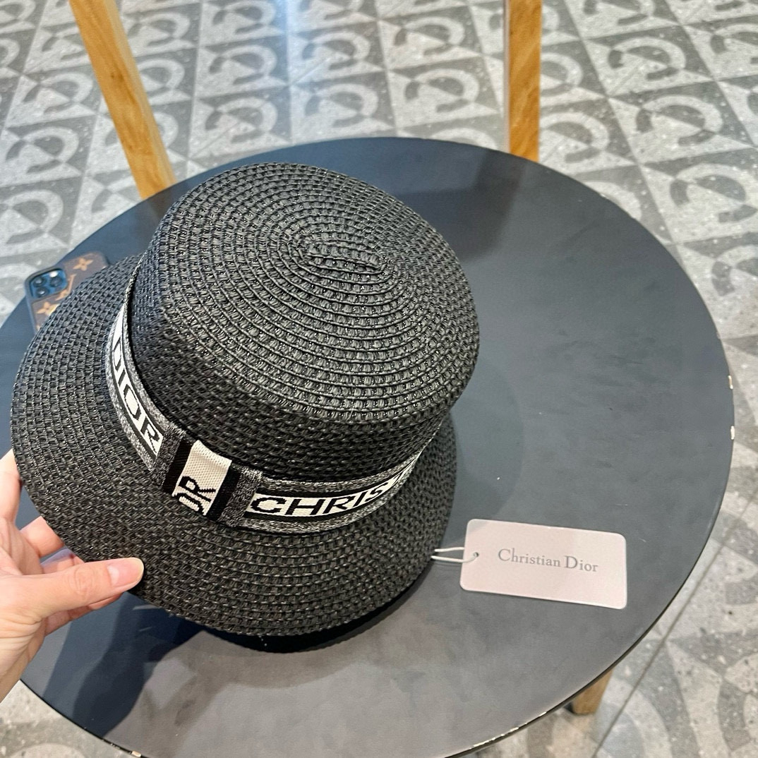  DIOR迪奥草帽❤️2024新款款平顶细草礼帽草帽爱心爱心做工细节精细，简约大方，百搭单品～出街首选，
