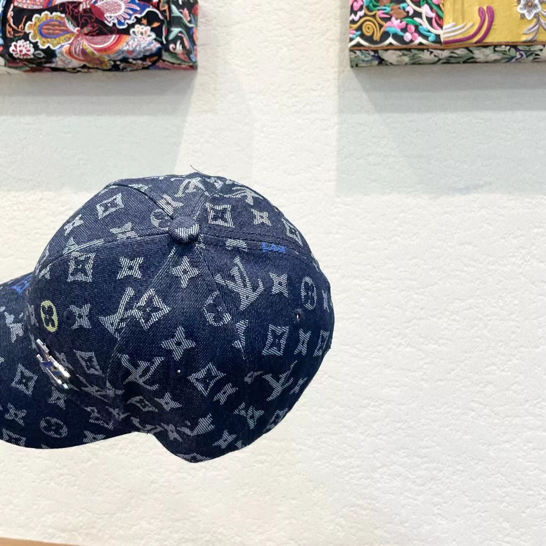  路易威登LouisVuitton2024新款牛仔棒球帽🧢  
LV棒球帽，简约大气，男女通用