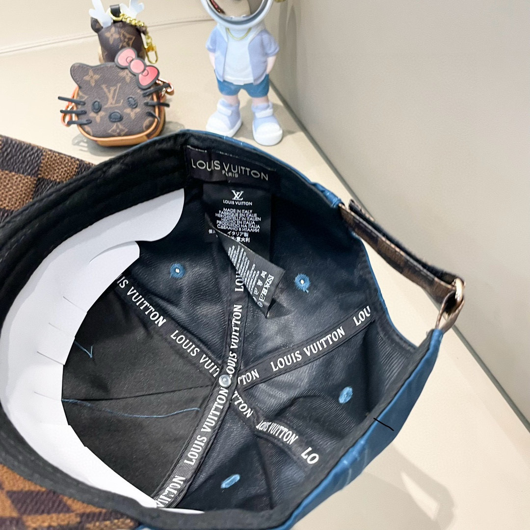   LV(路易威登)新款原单棒球帽，牛皮压花，11开模订制，原版牛仔布料，做工细致完美，质量超赞，基础头