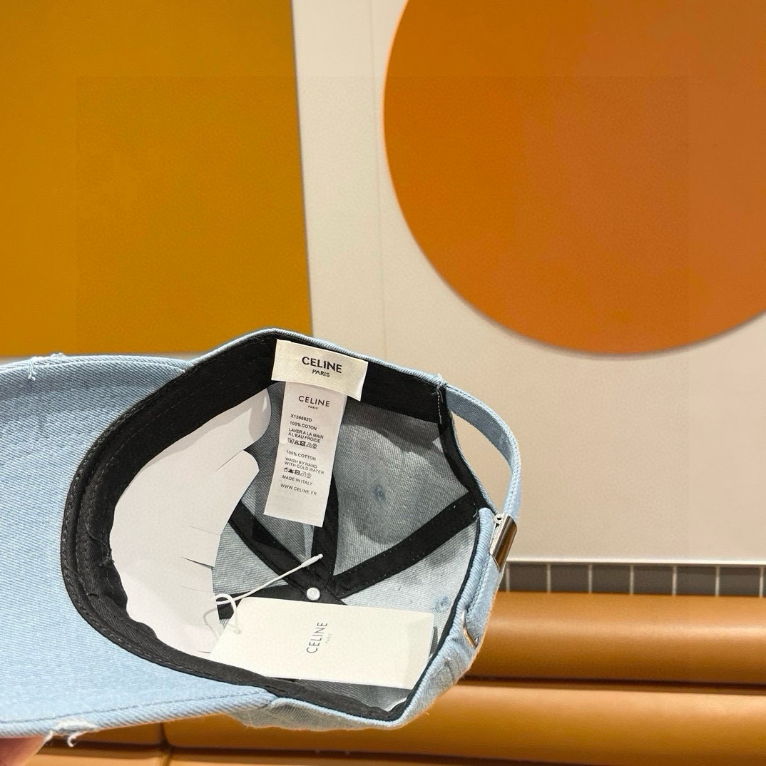  CELINE 塞琳 新款 🆕 棒球帽 🧢 
原单棒球帽 🧢
面料轻盈透气。 💥
完美版型，
原厂品质，