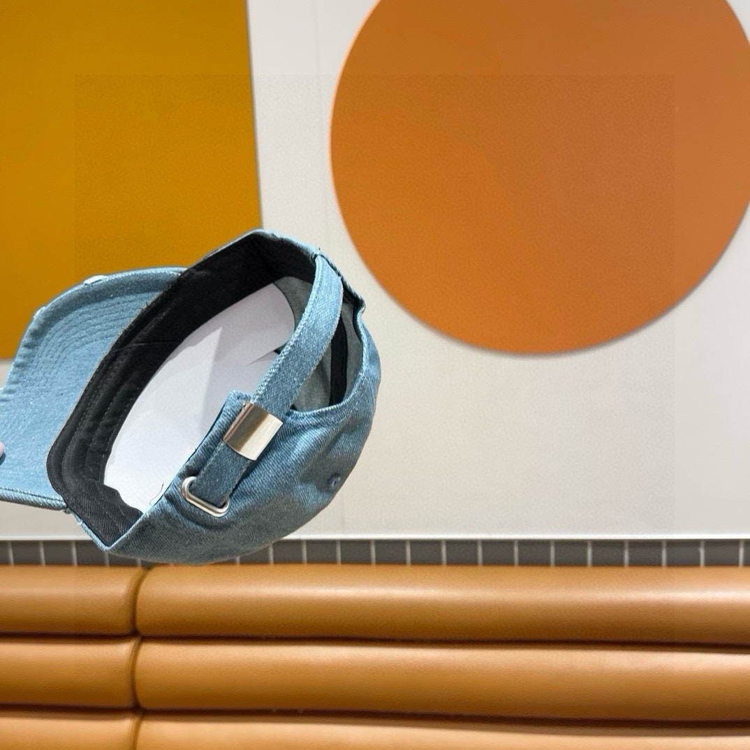  CELINE 塞琳 新款 🆕 棒球帽 🧢 
原单棒球帽 🧢
面料轻盈透气。 💥
完美版型，
原厂品质，