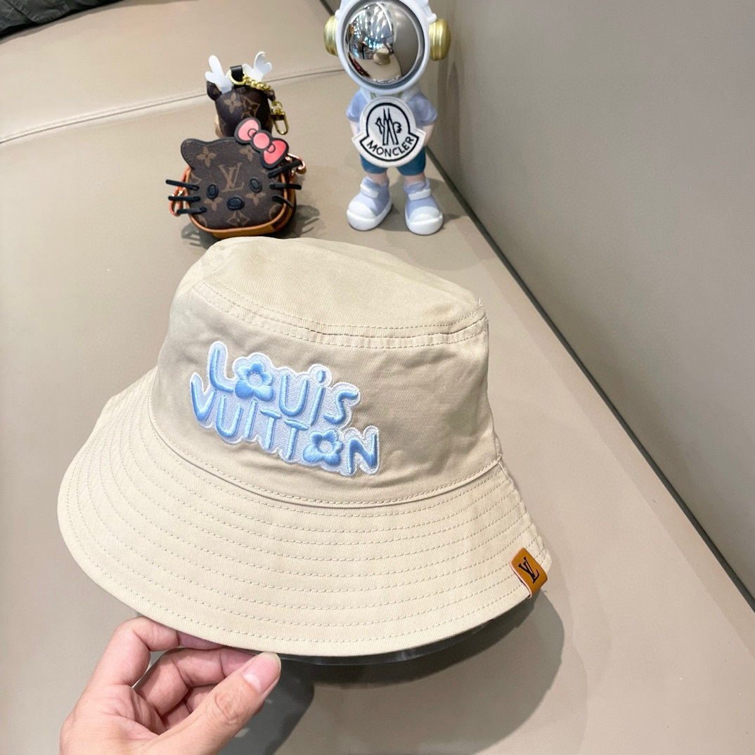  LV Tyer🔥爆联名款双面渔夫帽，彩色logo里面还有小花花🌸帽子可以双面戴，买一个顶两个，小红书网