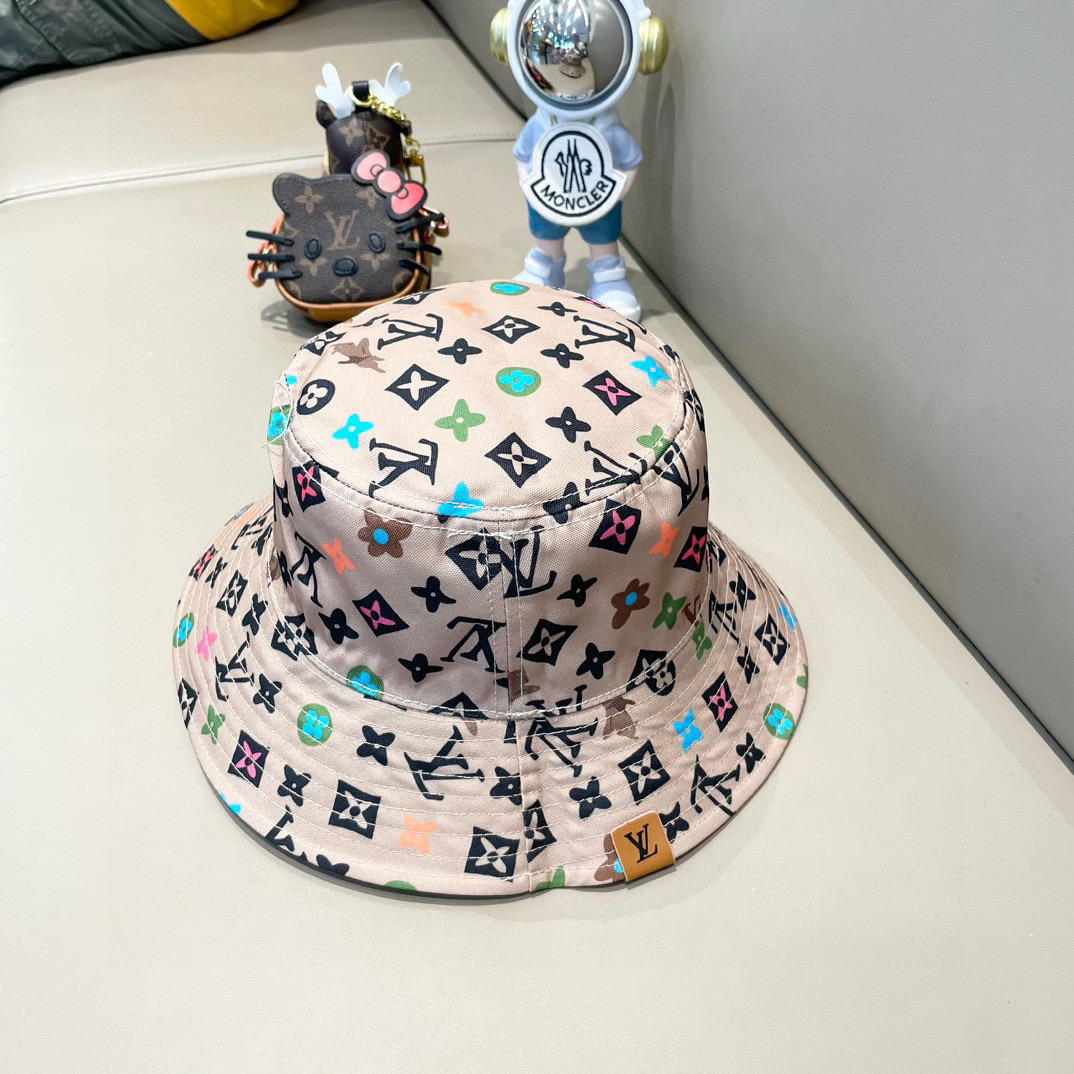  LV Tyer🔥爆联名款双面渔夫帽，彩色logo里面还有小花花🌸帽子可以双面戴，买一个顶两个，小红书网