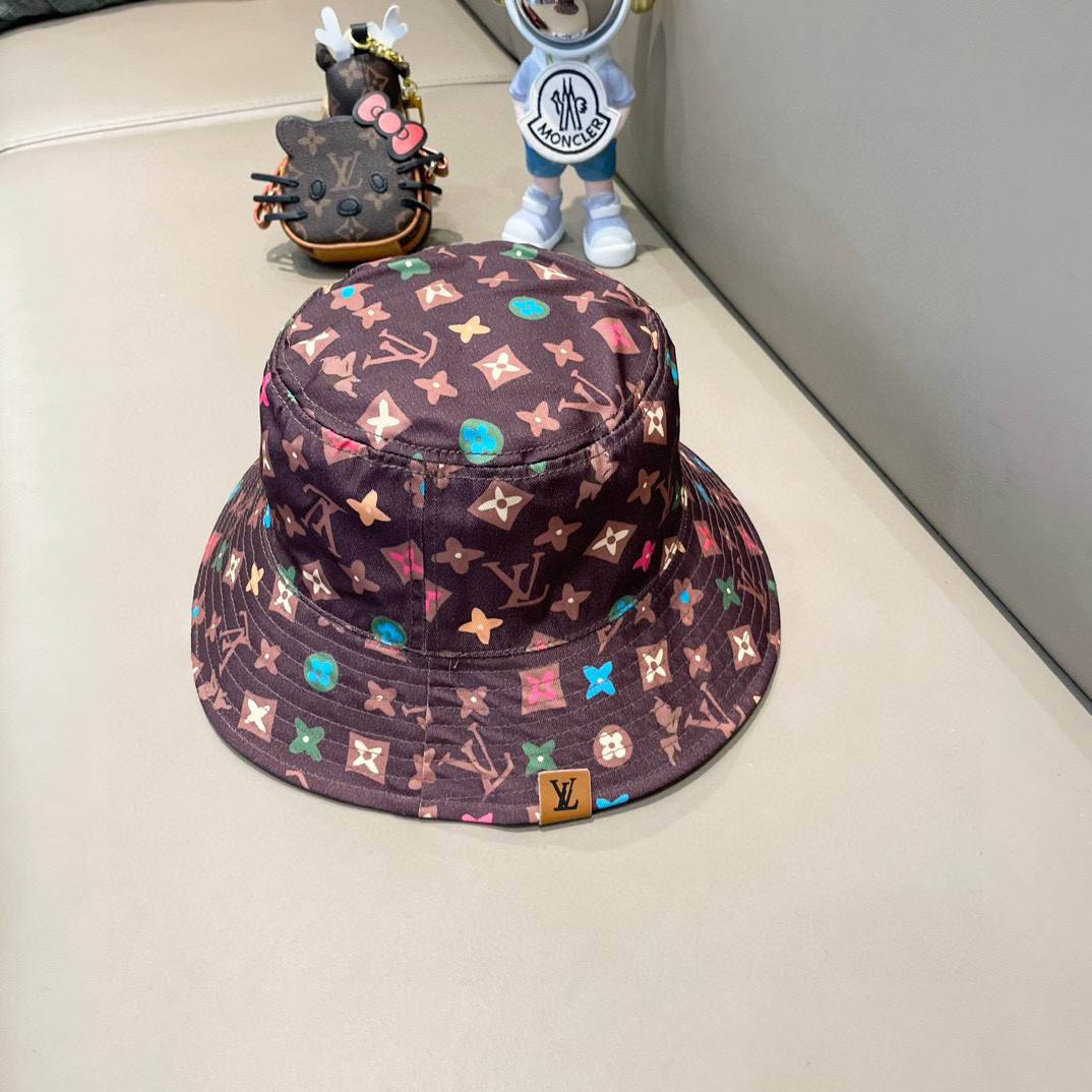  LV Tyer🔥爆联名款双面渔夫帽，彩色logo里面还有小花花🌸帽子可以双面戴，买一个顶两个，小红书网