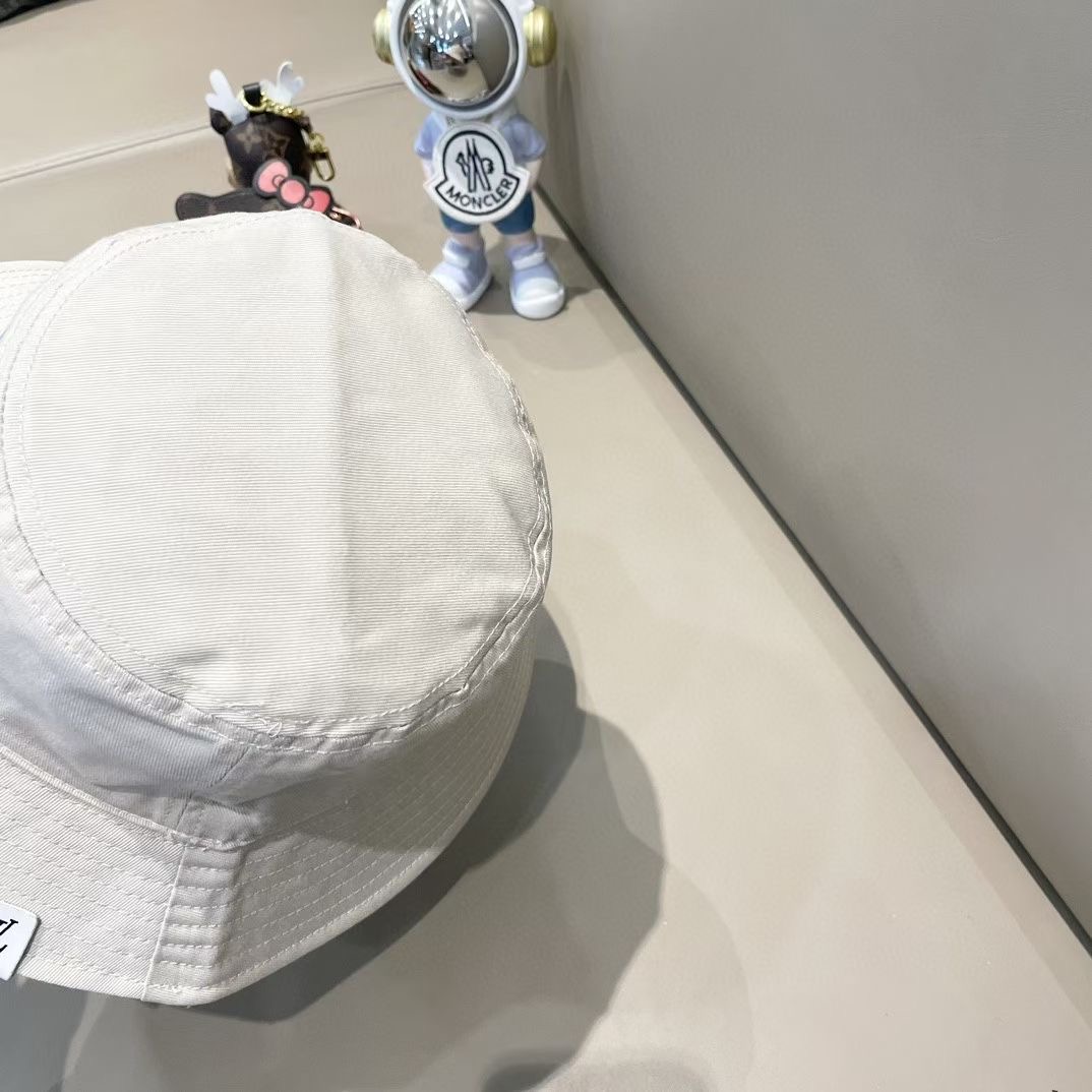  LV Tyer🔥爆联名款双面渔夫帽，彩色logo里面还有小花花🌸帽子可以双面戴，买一个顶两个，小红书网
