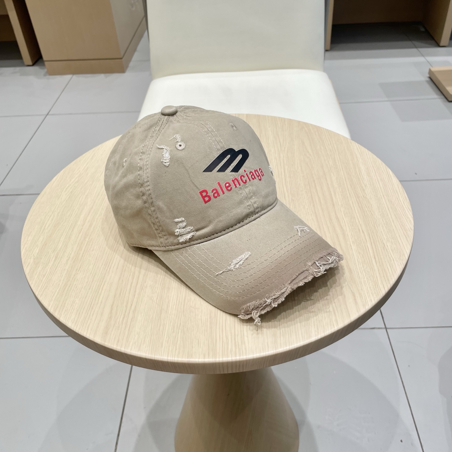  BALENCIAGA巴黎世家新款logo棒球帽，很酷的色系，男女佩戴都有不同style，第一批抢先出货